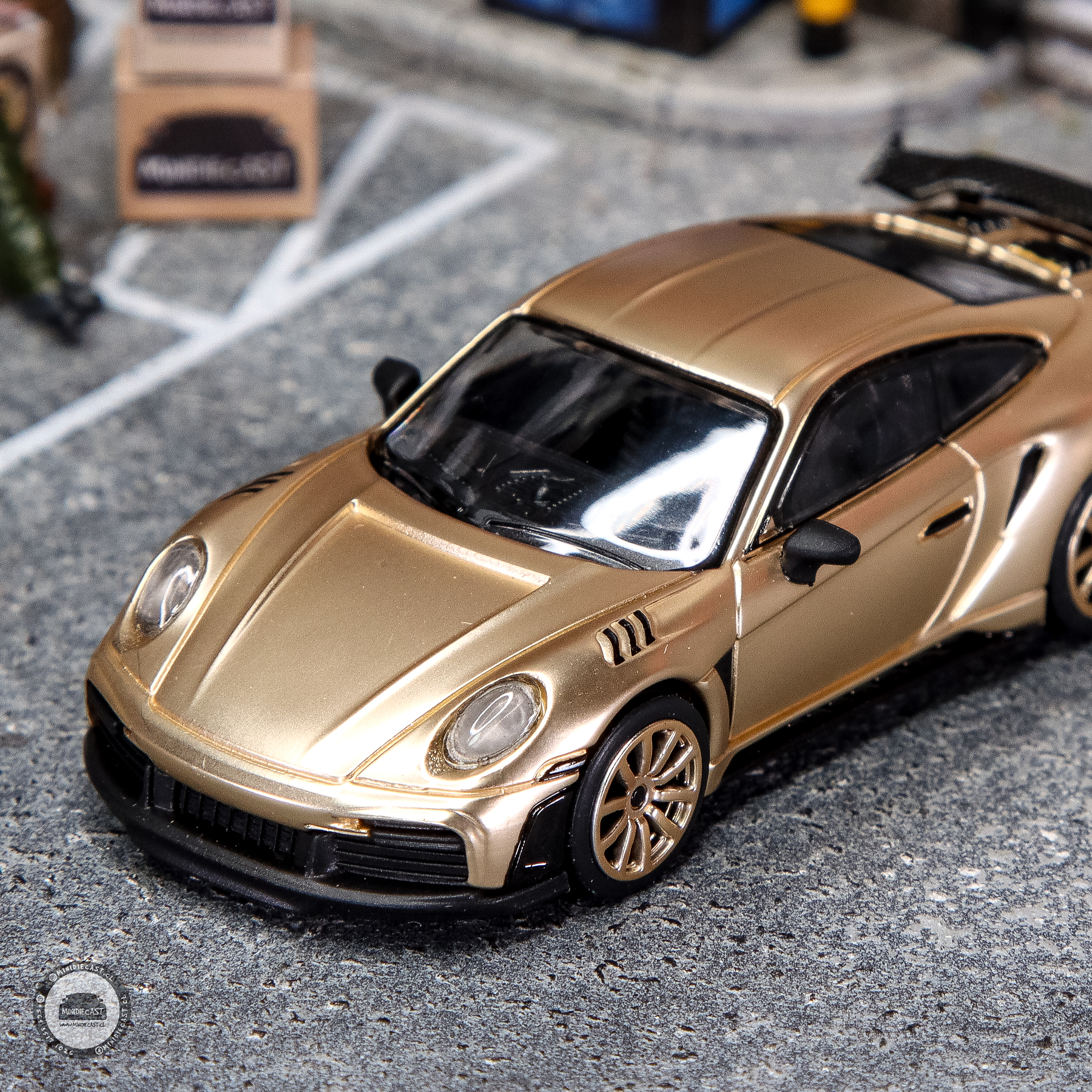 Pop Race 1:64 Porsche 992 Stinger GTR Gold.