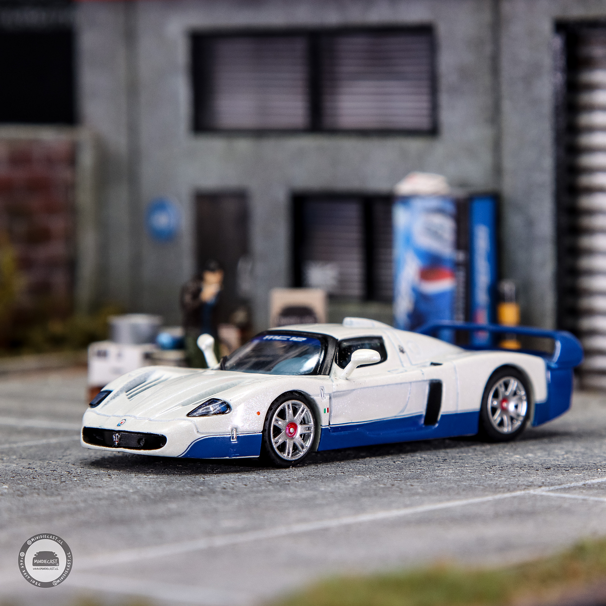 BBR Models 1:64 Maserati MC12 Stradale White