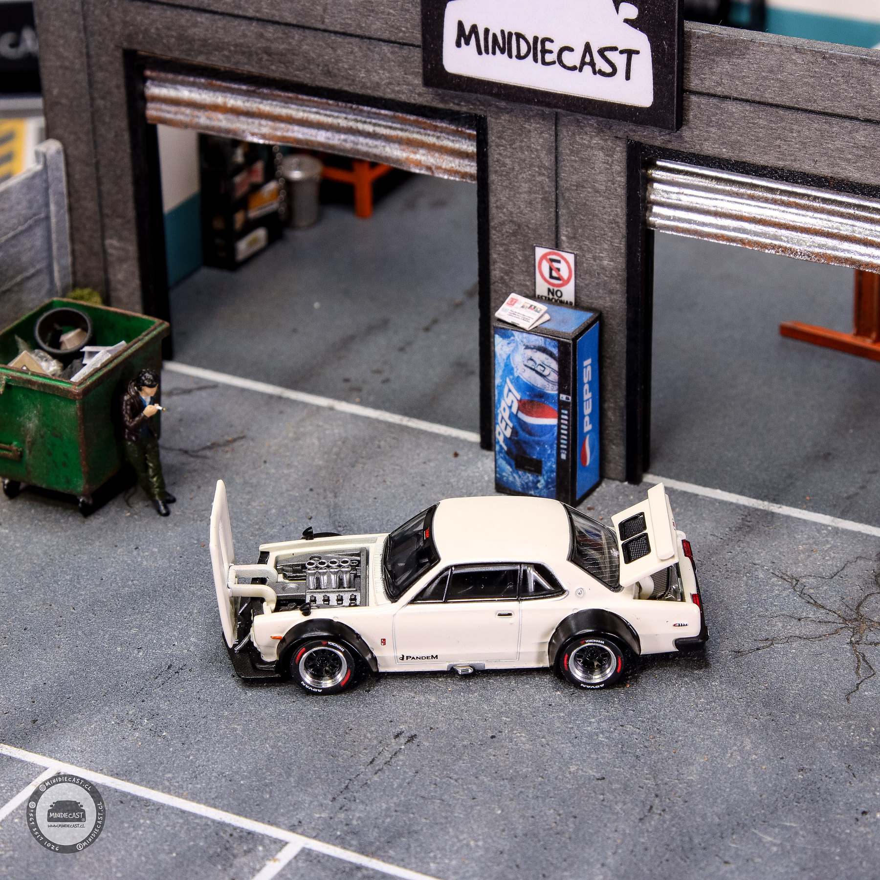 Pop Race 1:64 Nissan Skyline GT-R V8 Drift (Hakosuka) White.