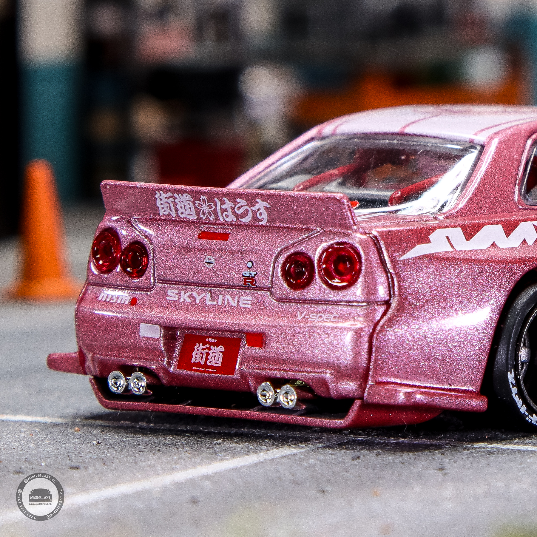 Kaido House x Mini GT 1:64 Nissan Skyline GT-R (R34) Kaido Racing Factory V1 – Pink.