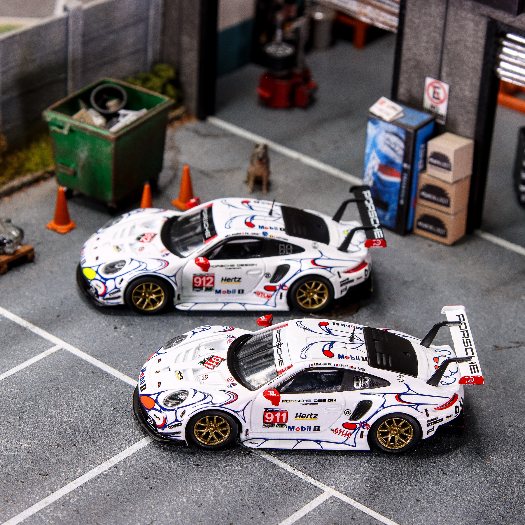 SPARKY 1:64 Porsche 911 RSR Porsche GT Team - Petit Le Mans 2018 - P. Pilet - N.Tandy - F.Makowiecki #911 & L.Vanthoor - M.Jaminet - E.Bamber #912.