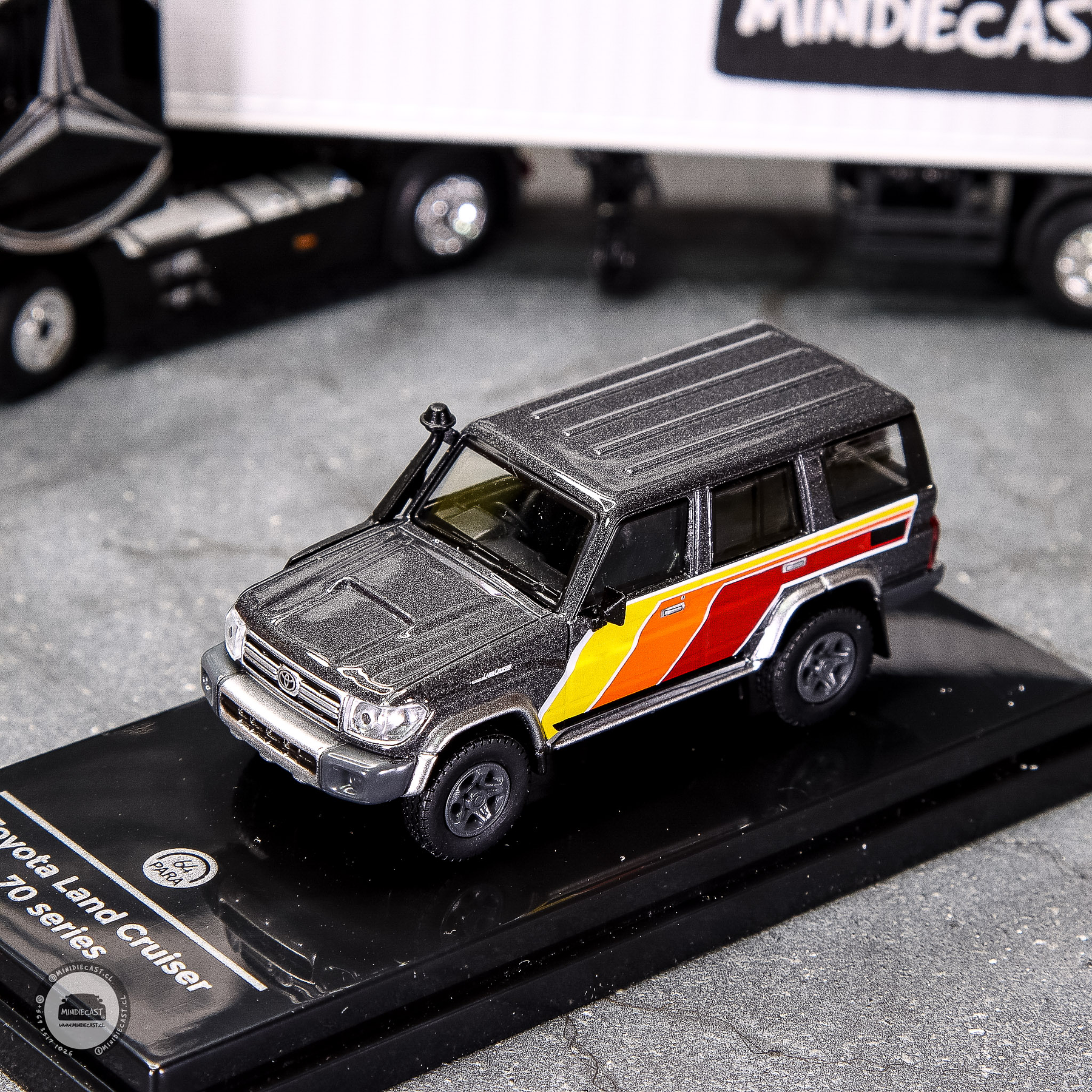 Para64 1:64 2014 Toyota Land Cruiser LC 76 TRD Livery.