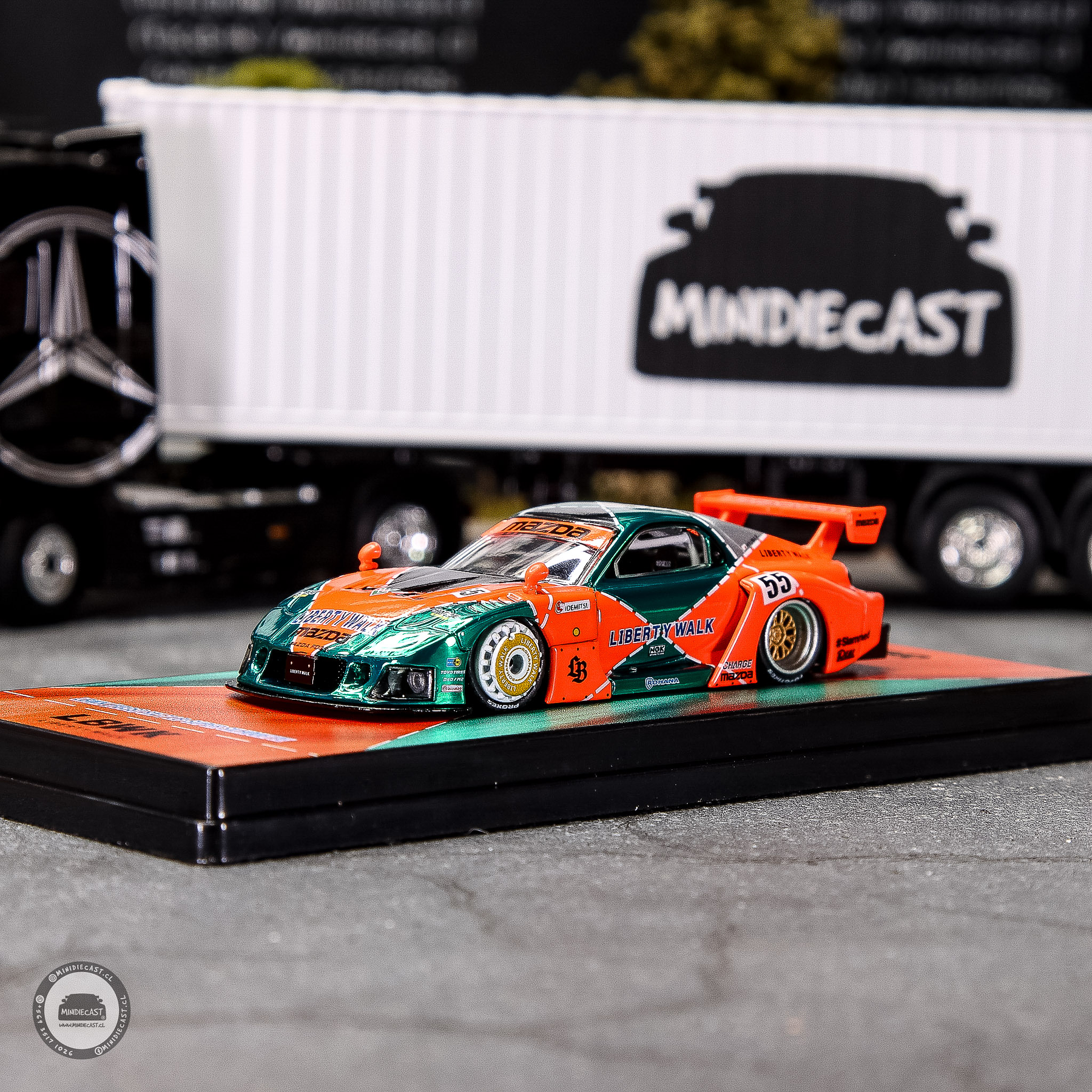 Inno64 1:64 CHASE Mazda LB-WORKS Silhouette RX7 (FD3S) - MDX24 Special Edition.