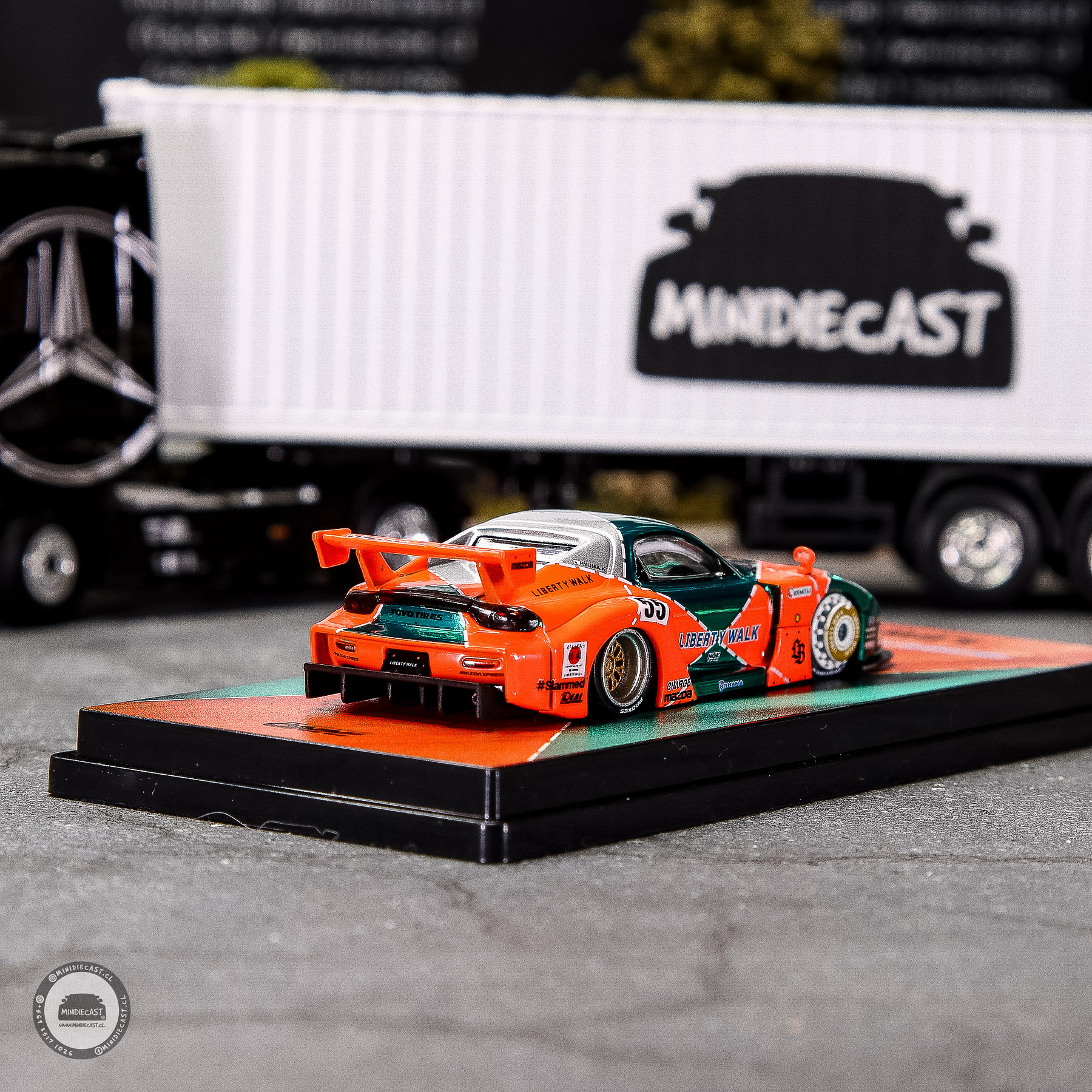 Inno64 1:64 CHASE Mazda LB-WORKS Silhouette RX7 (FD3S) - MDX24 Special Edition.