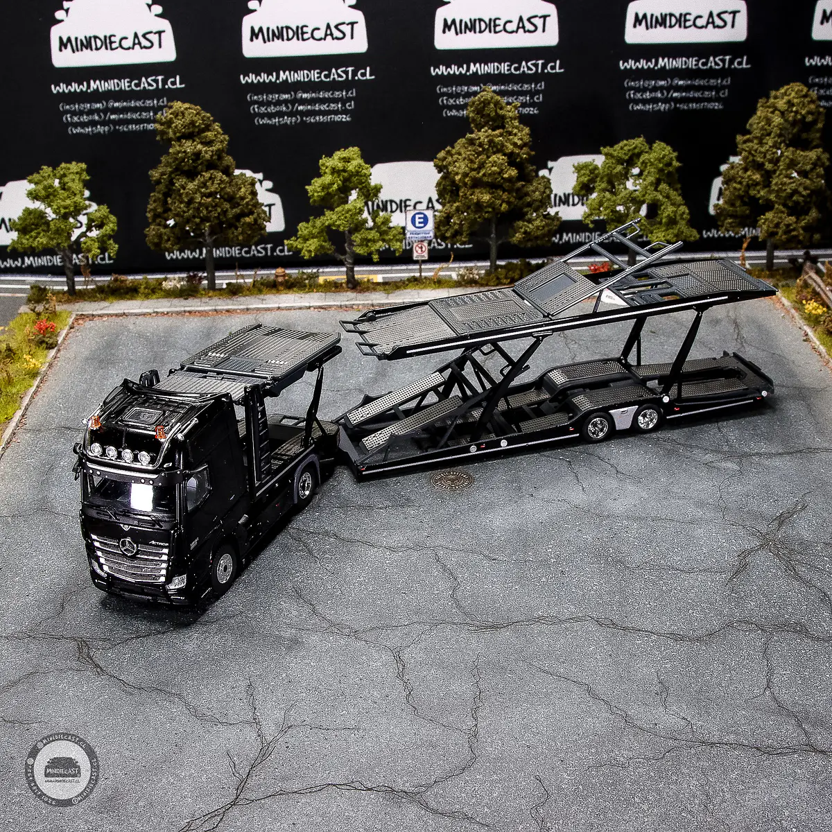 GCD 1:64 Mercedes-Benz Actros Auto Transporter – Black
