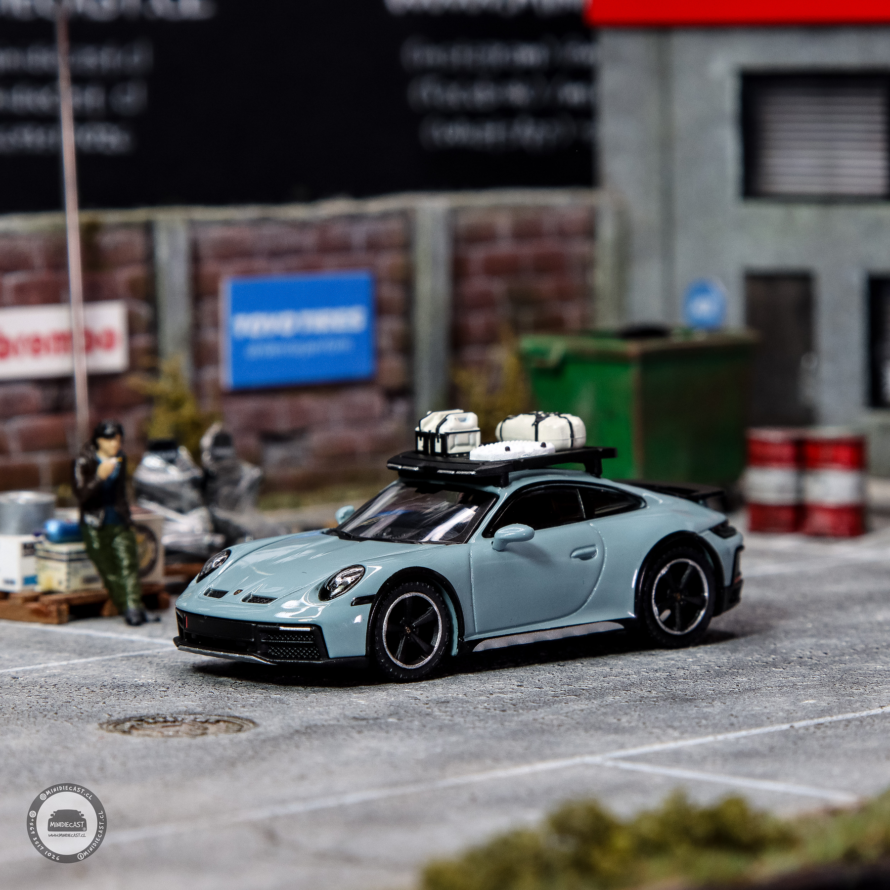 Mini GT 1:64 Porsche 911 Dakar – Shade Green Metallic – Mijo Exclusives.