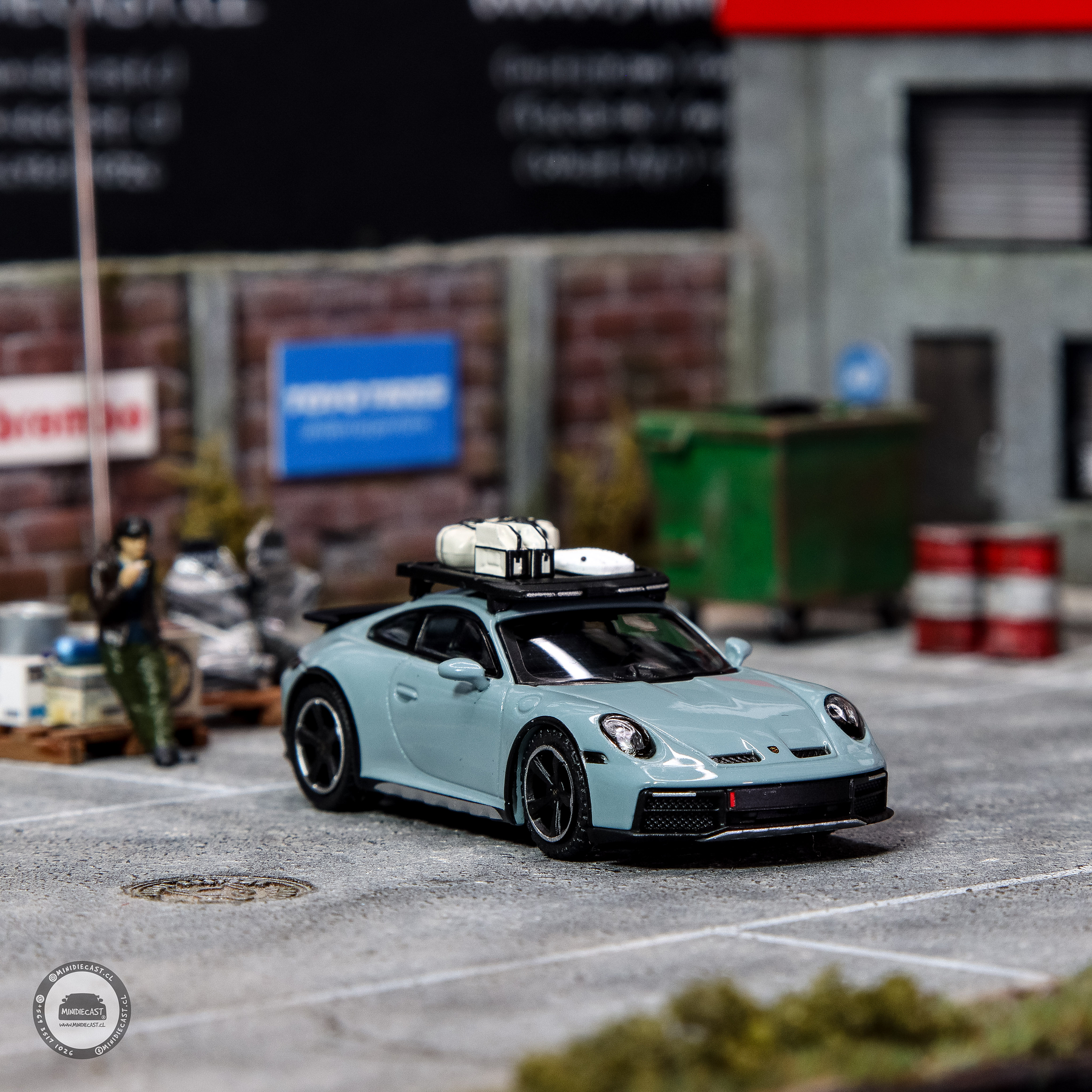 Mini GT 1:64 Porsche 911 Dakar – Shade Green Metallic – Mijo Exclusives.