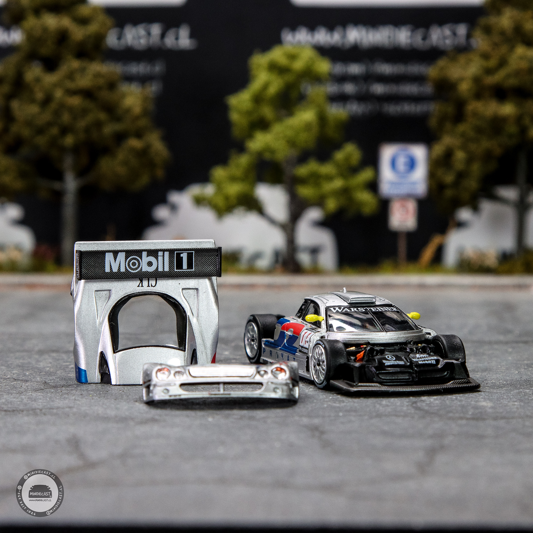 Pop Race 1:64 Mercedes-Benz AMG CLK GTR - Silver. 