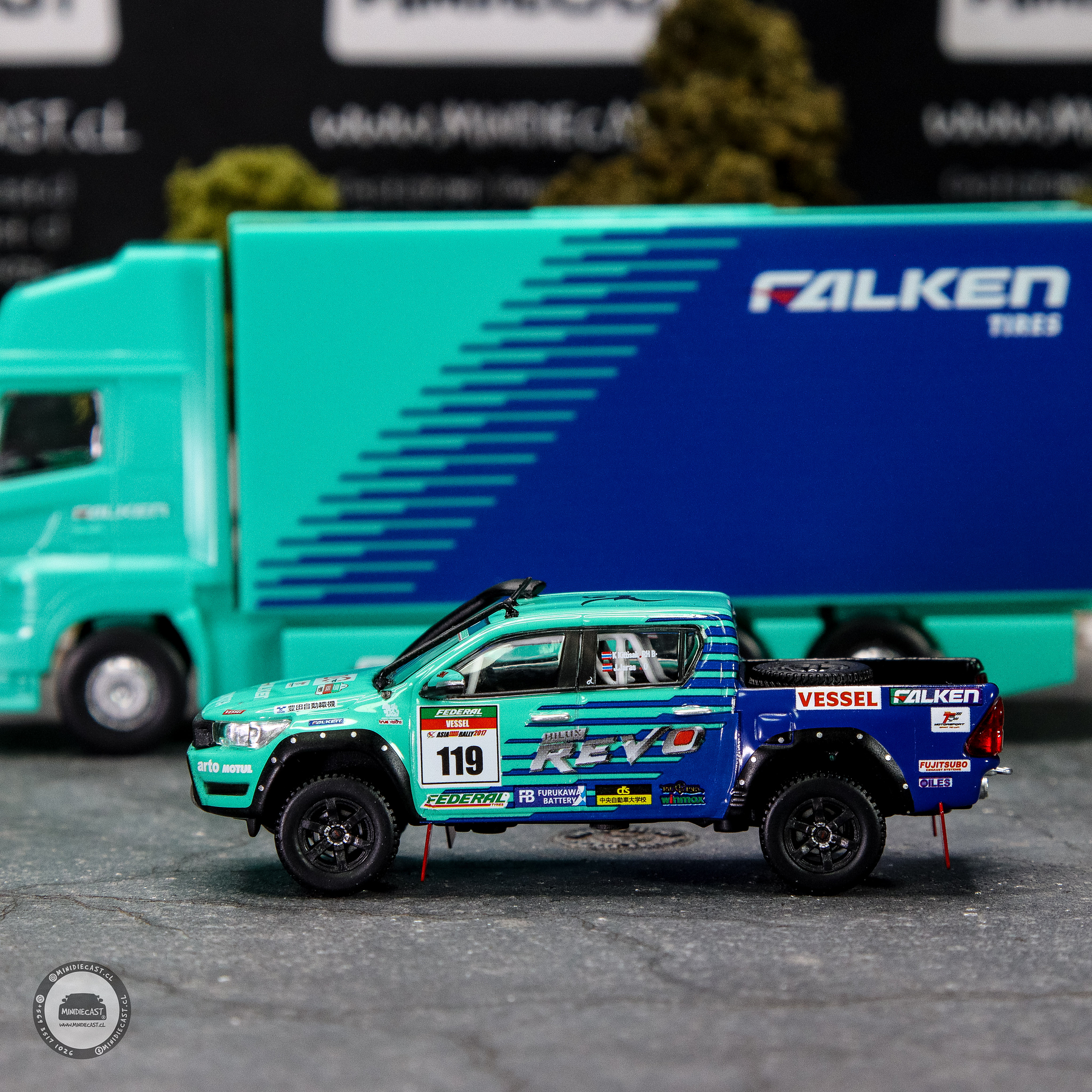 Tarmac Works 1:64 Toyota Hilux AXCR 2017 Falken with Truck Packaging- Hobby64.