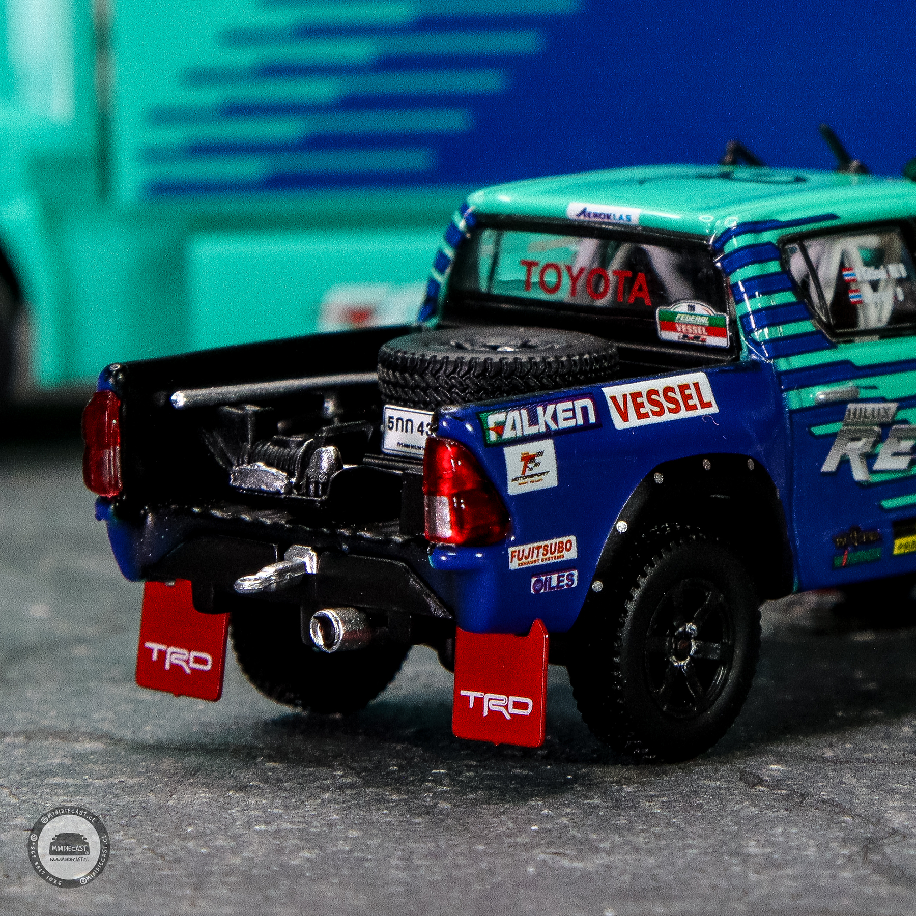 Tarmac Works 1:64 Toyota Hilux AXCR 2017 Falken with Truck Packaging- Hobby64.