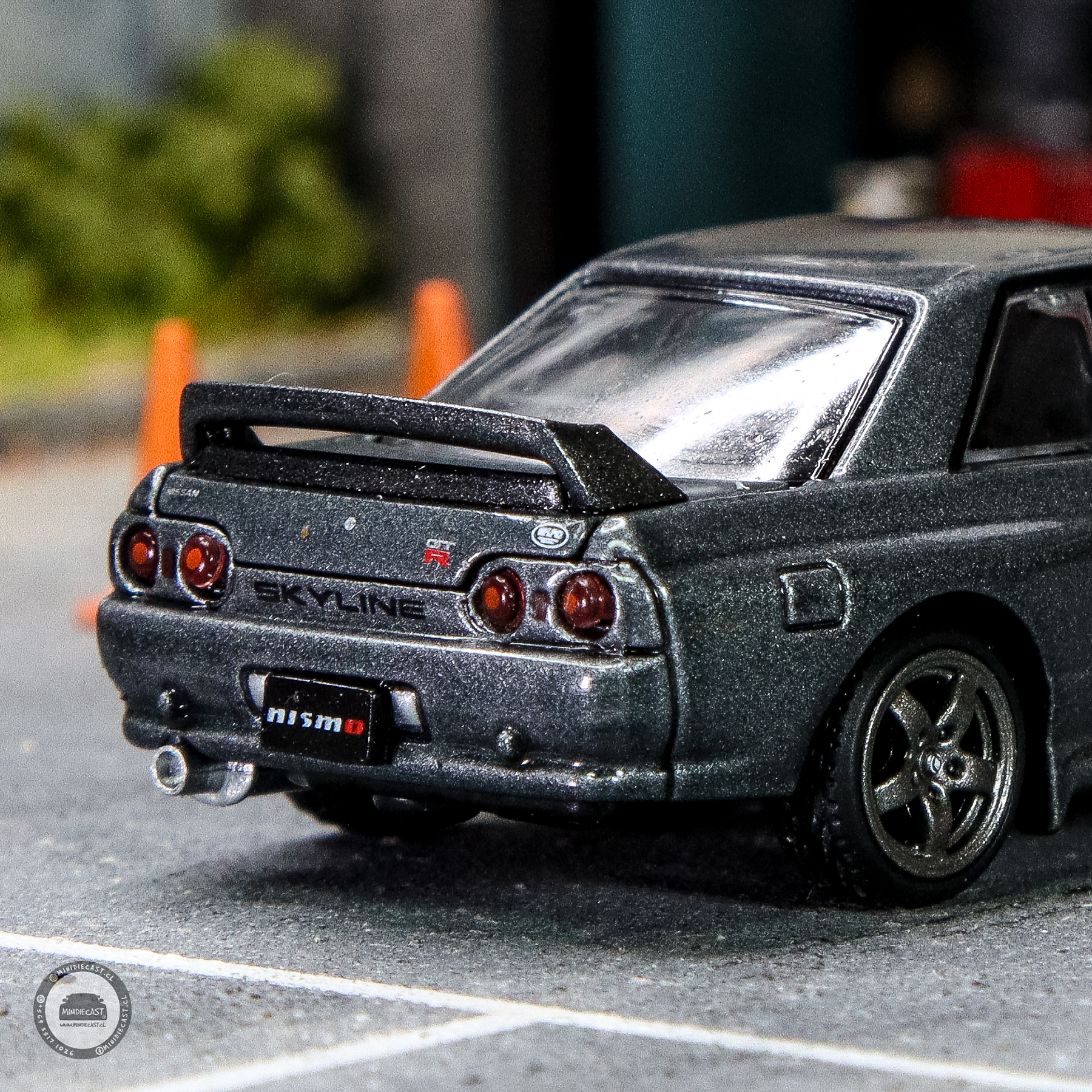 Pop Race 1:64 Nissan Skyline GT-R R32 Gun Grey Metallic.