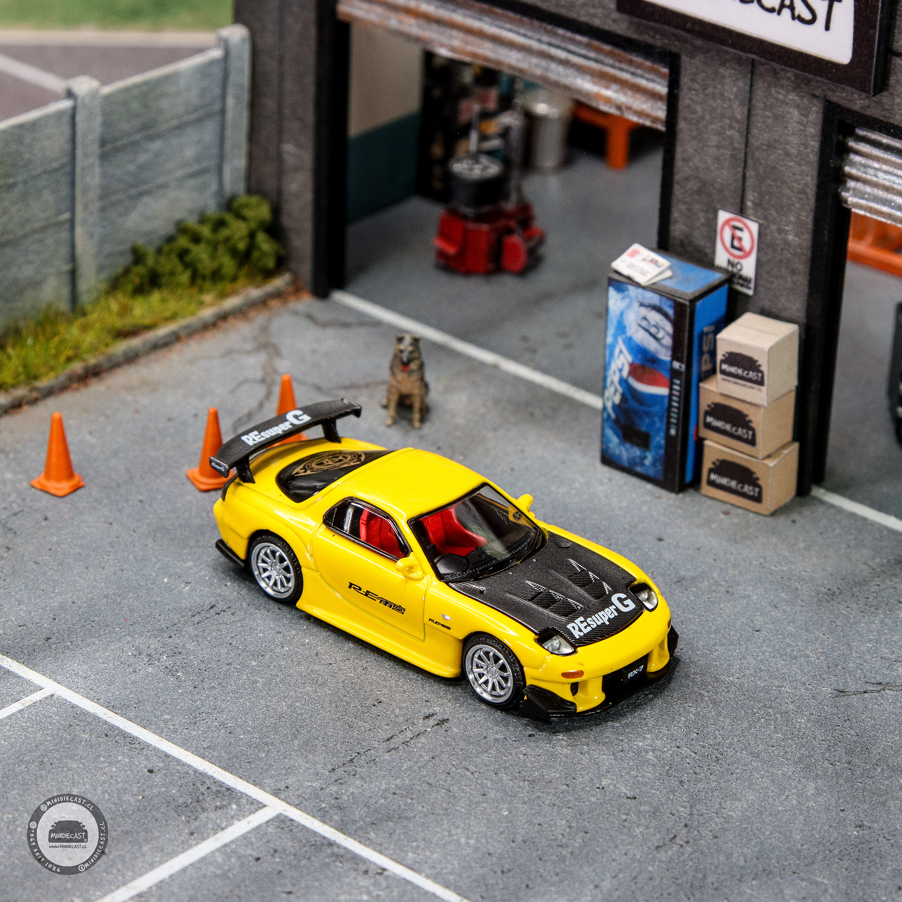 Pop Race 1:64 Mazda RX-7 (FD3S) RE-AMEMIYA Widebody Yellow.