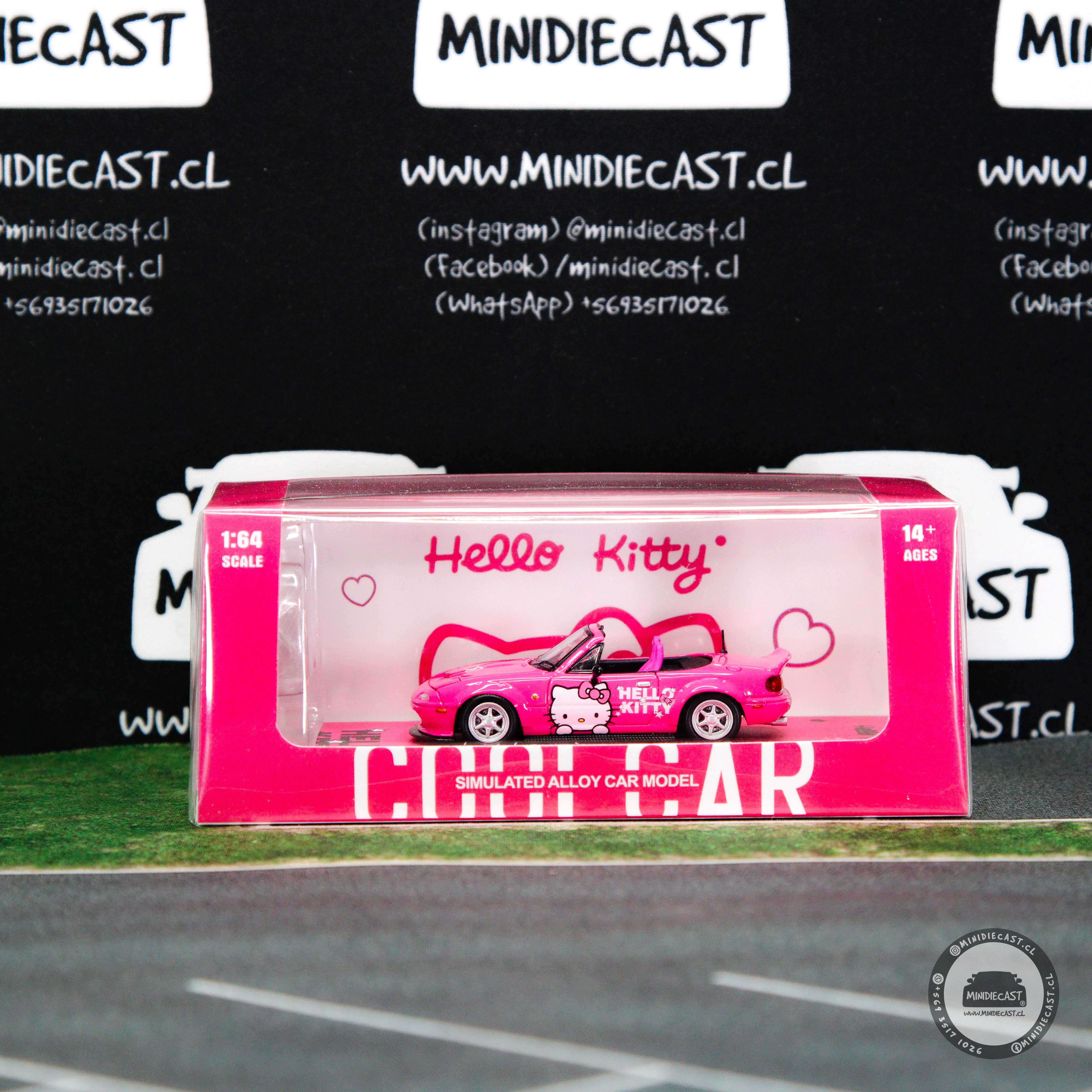 Cool Car 1:64 Mazda MX-5 Hello Kitty Dark Pink + Figure