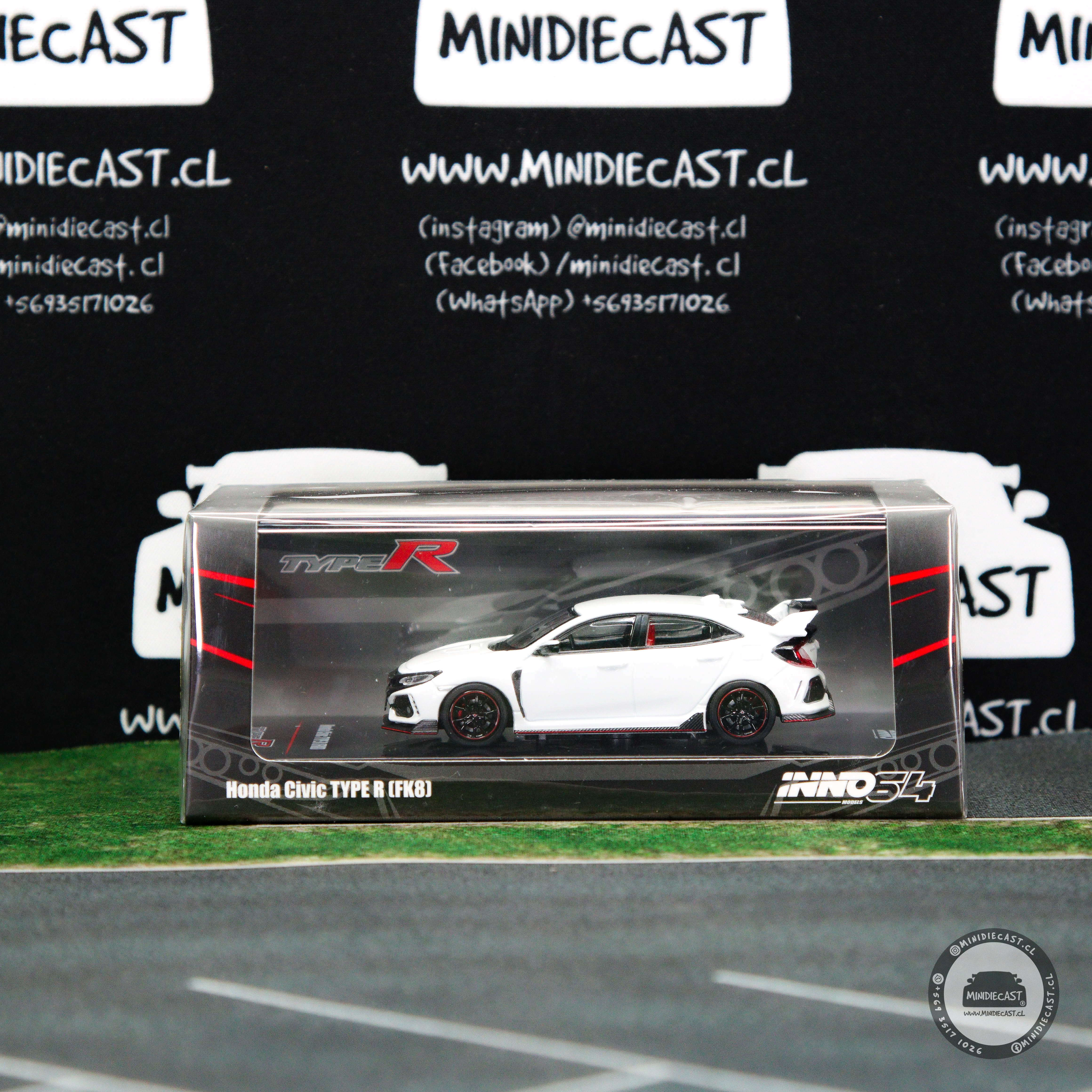 Inno64 1:64 Honda Civic Type-R (FK8) White.