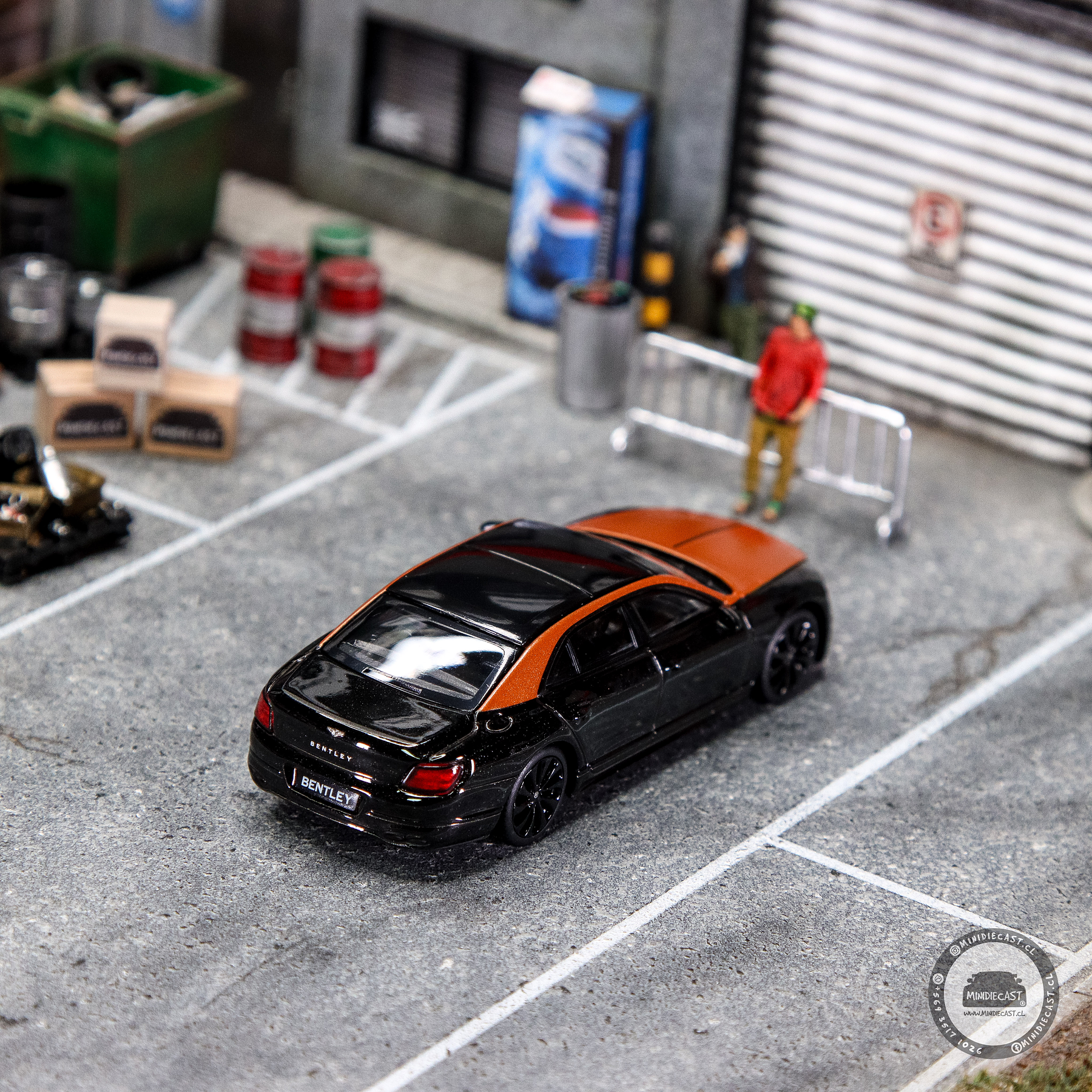 Mini GT 1:64 Bentley Flying Spur – Orange Flame / Onyx – Mijo Exclusives.