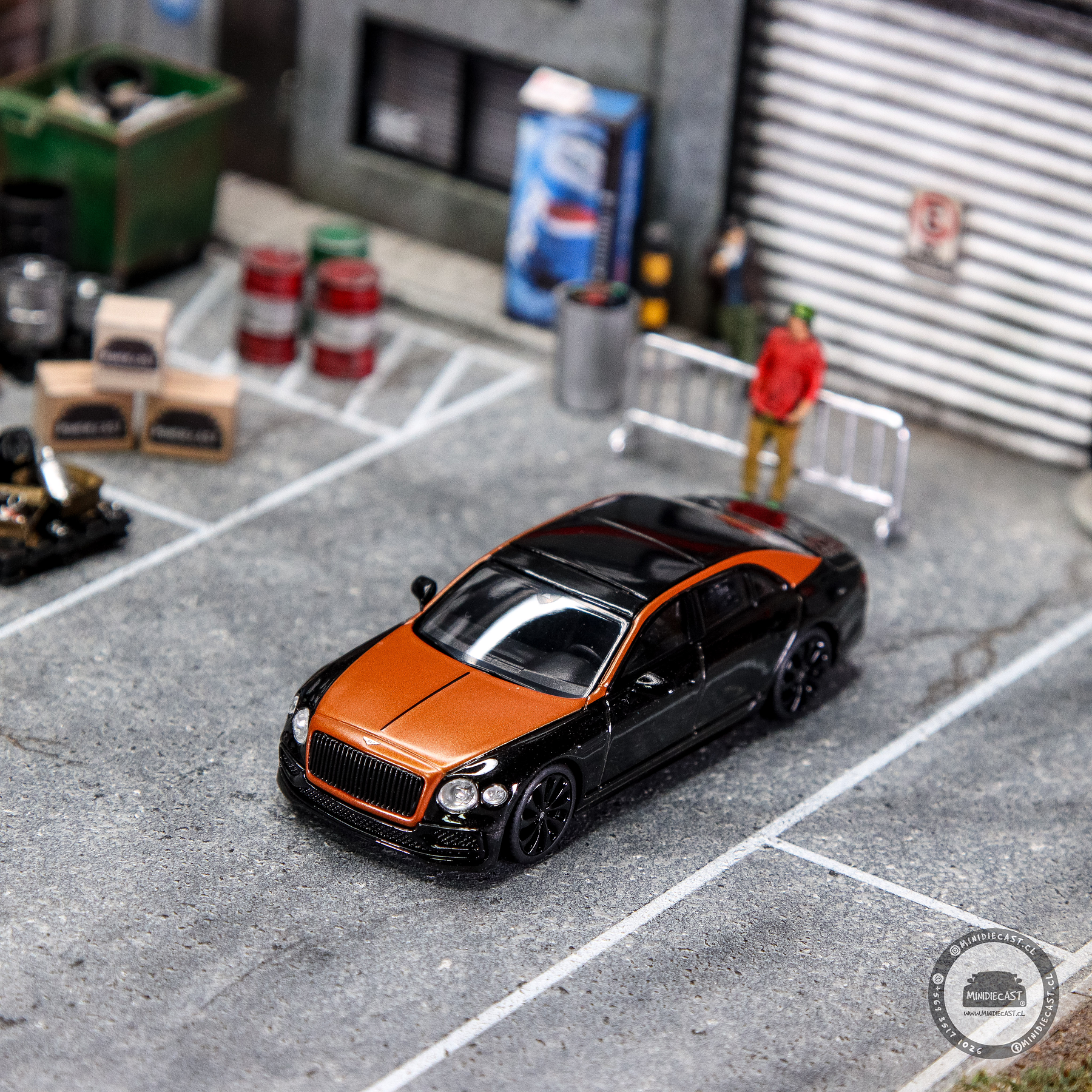 Mini GT 1:64 Bentley Flying Spur – Orange Flame / Onyx – Mijo Exclusives.