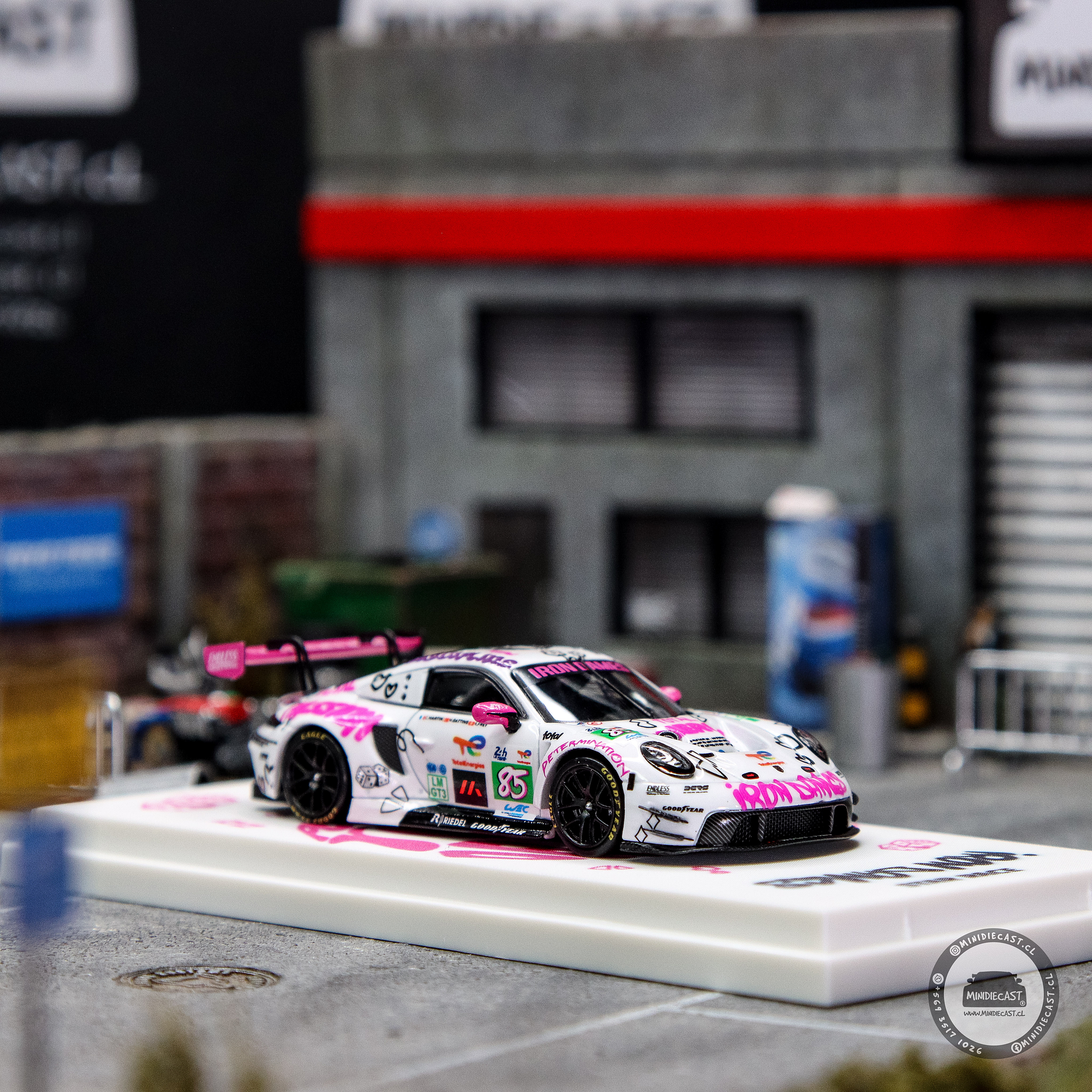 Star Race 1:64 Porsche 911 GT3 R (992) White Pink Iron Dames #85