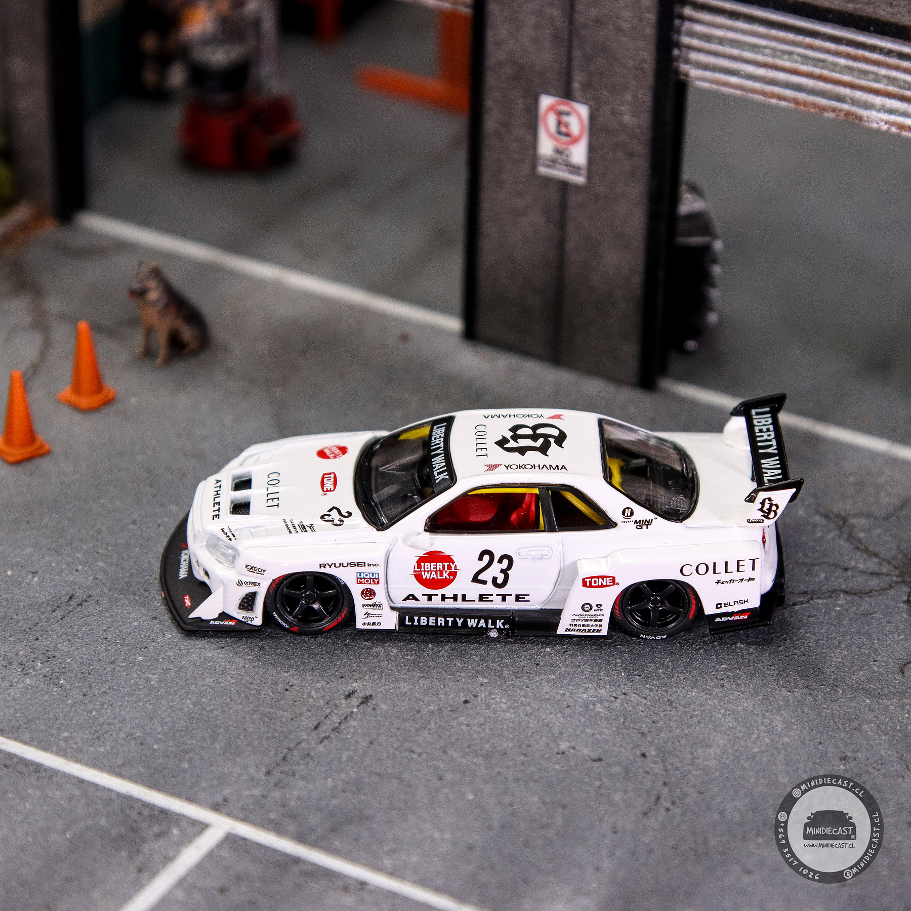Mini GT 1:64 Nissan LB-ER34 Super Silhouette ATHLETE/COLLET – White.-