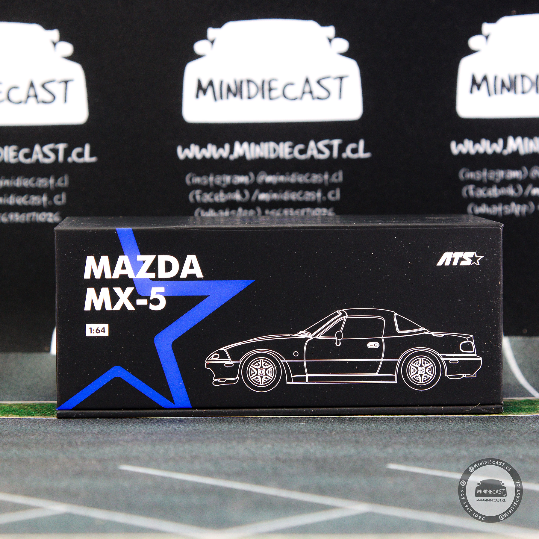ATS 1:64 Mazda MX-5 Pink with Accessories.