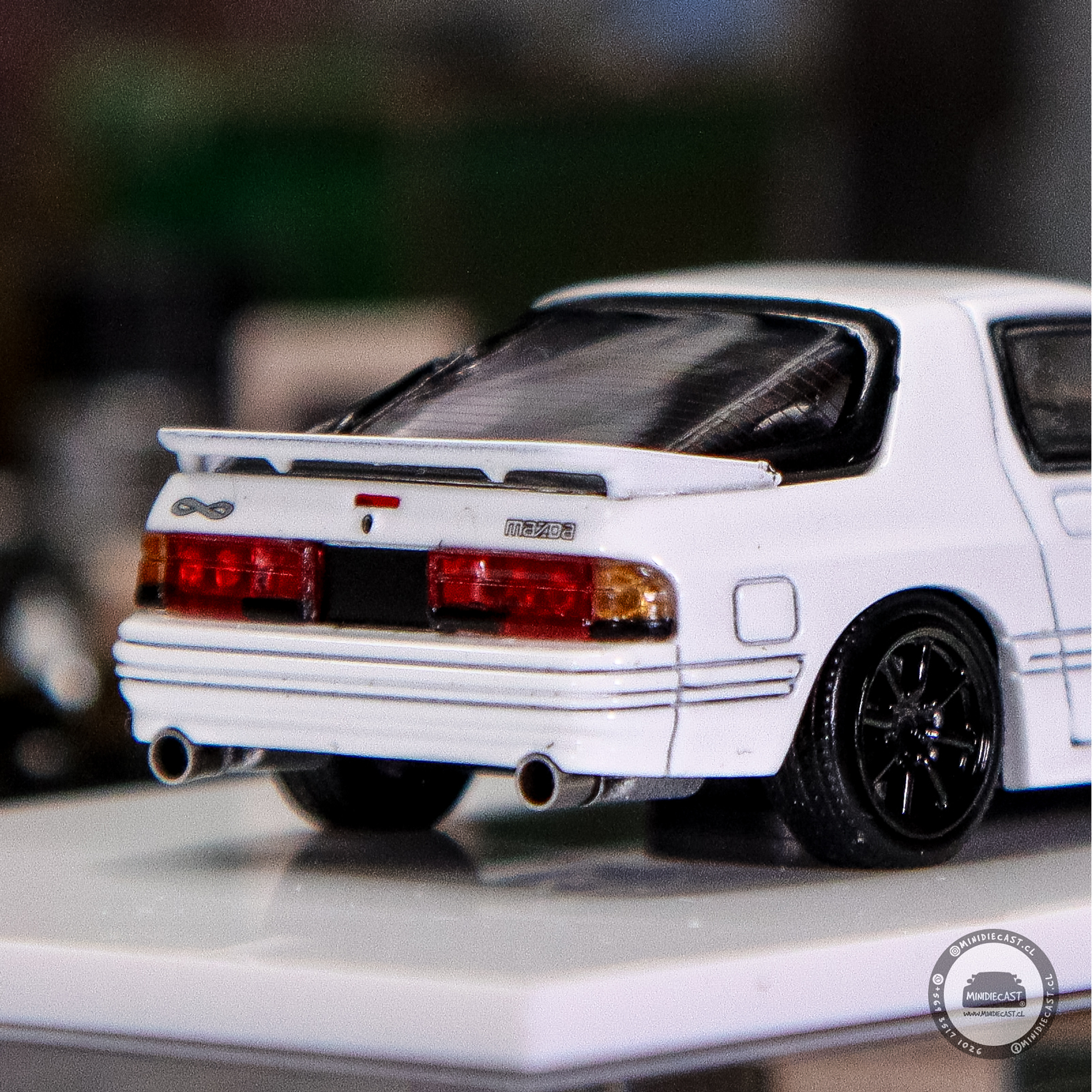 ATS 1:64 Mazda RX-7 FC3S- White.