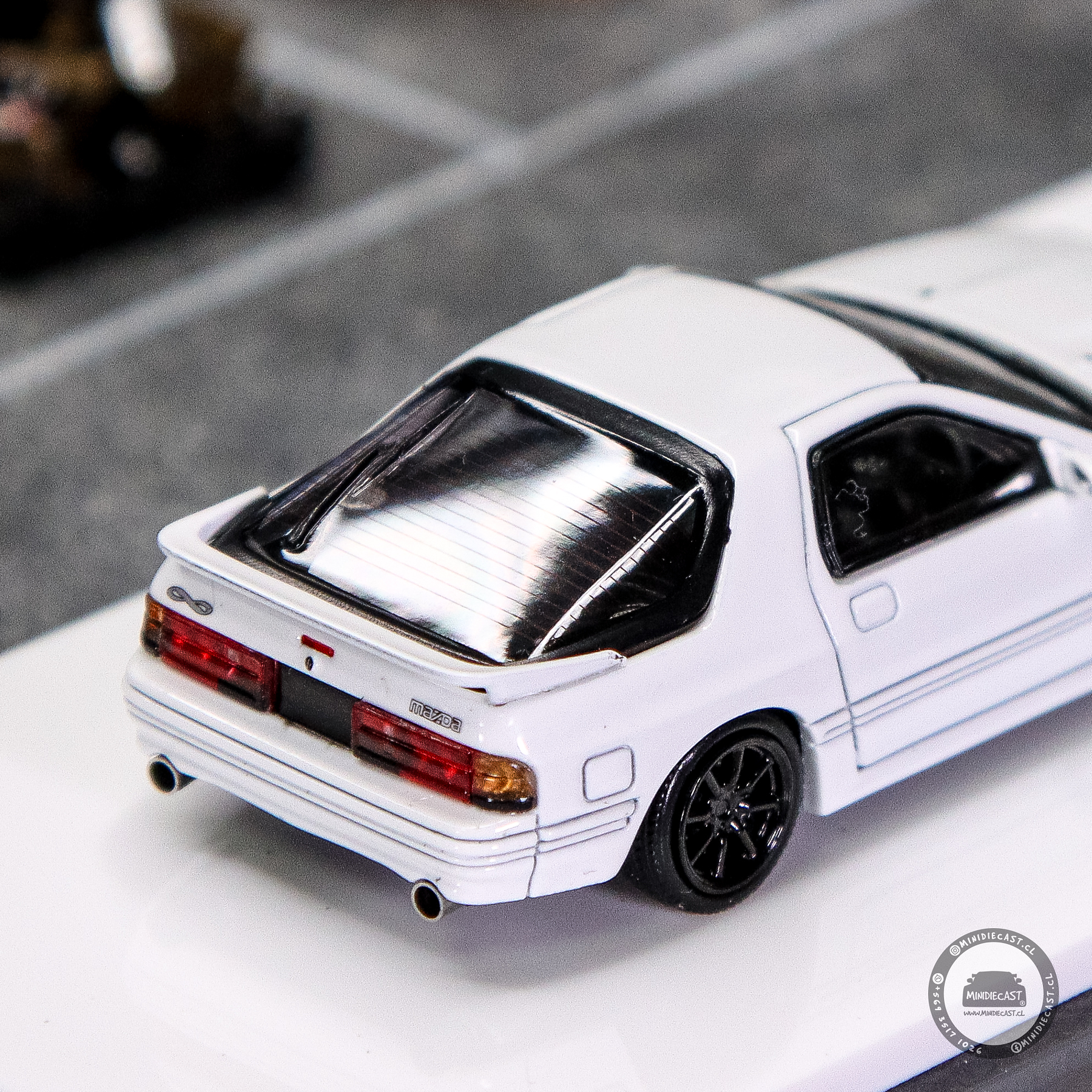 ATS 1:64 Mazda RX-7 FC3S- White.