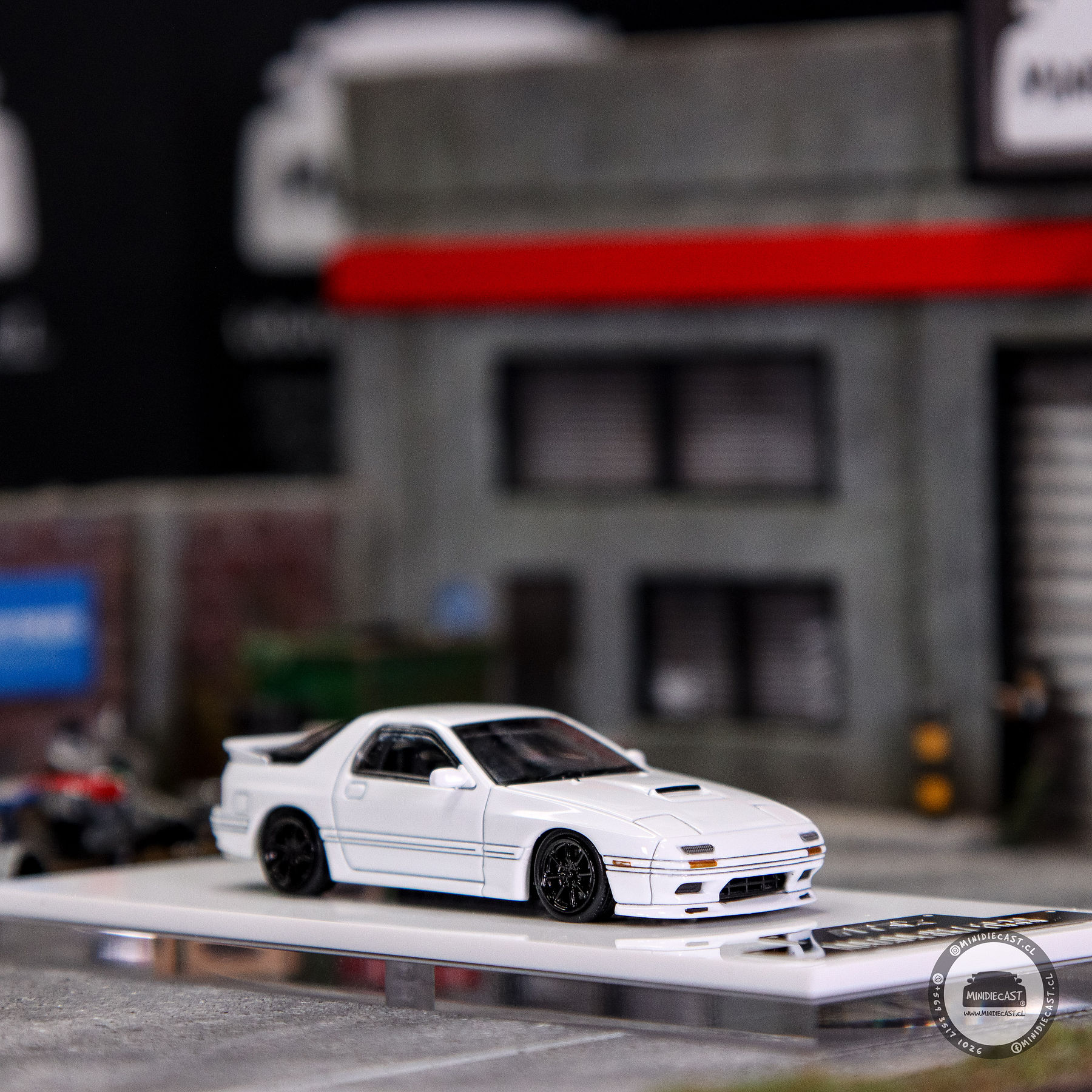ATS 1:64 Mazda RX-7 FC3S- White.