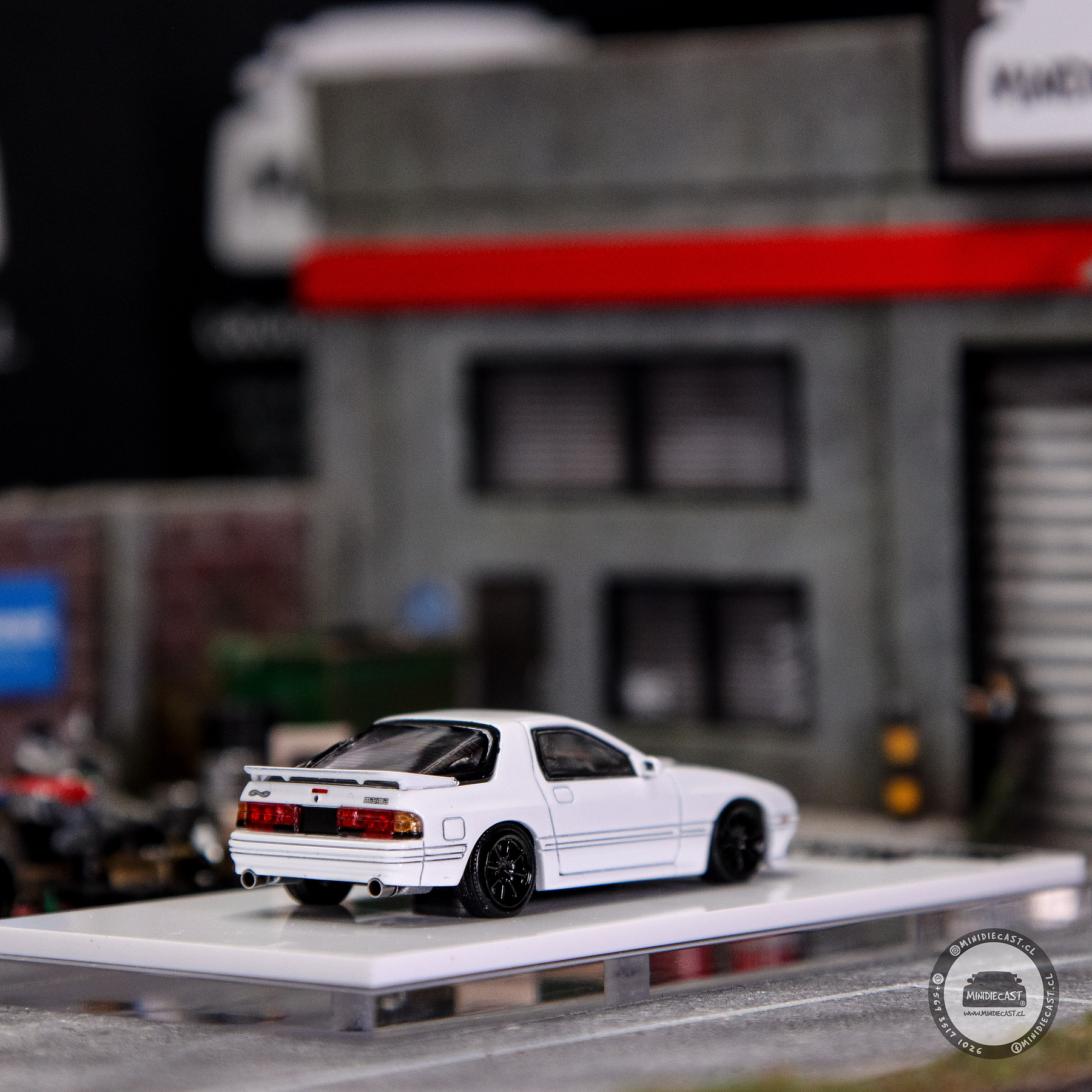 ATS 1:64 Mazda RX-7 FC3S- White.
