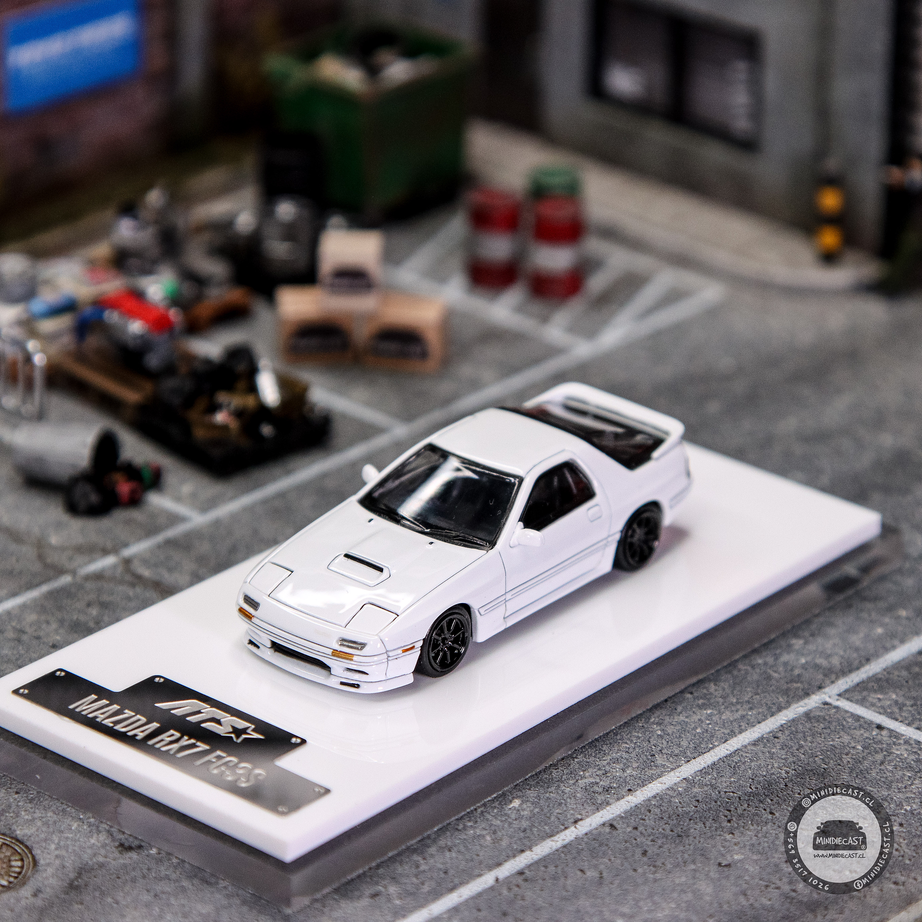 ATS 1:64 Mazda RX-7 FC3S- White.