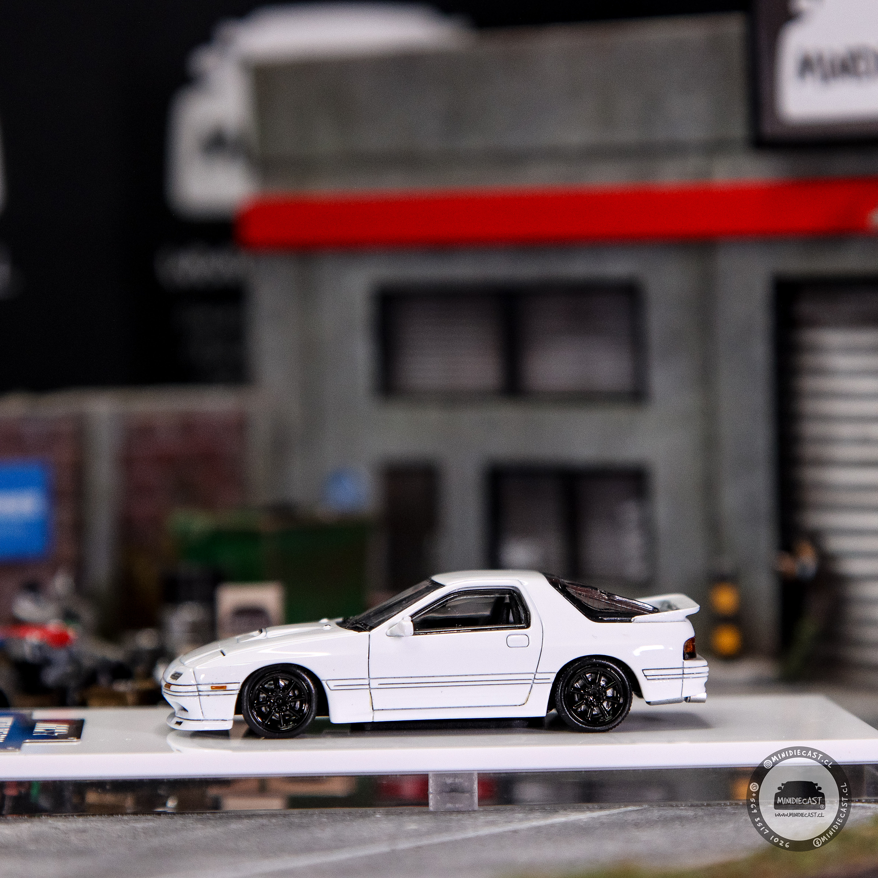 ATS 1:64 Mazda RX-7 FC3S- White.