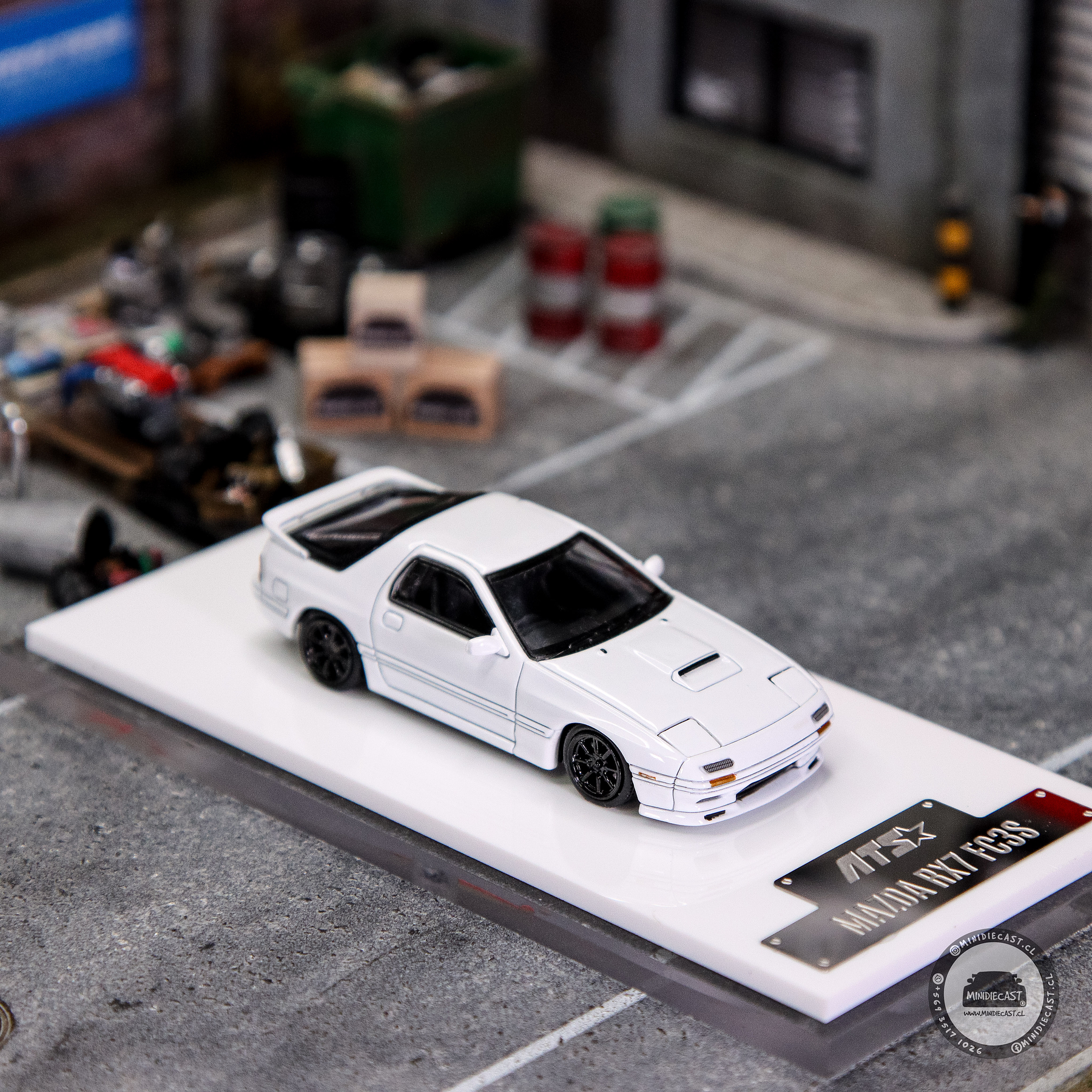 ATS 1:64 Mazda RX-7 FC3S- White.