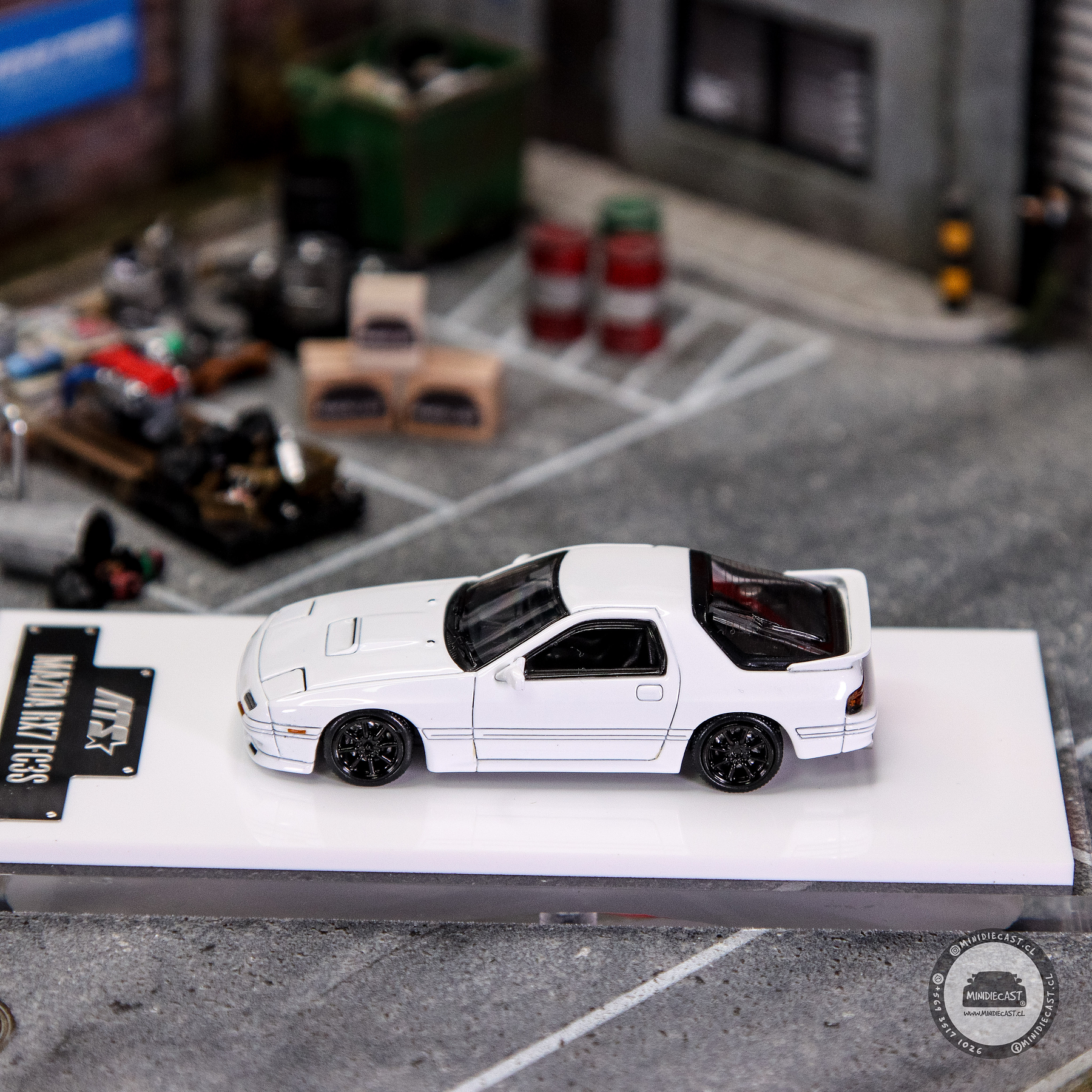 ATS 1:64 Mazda RX-7 FC3S- White.