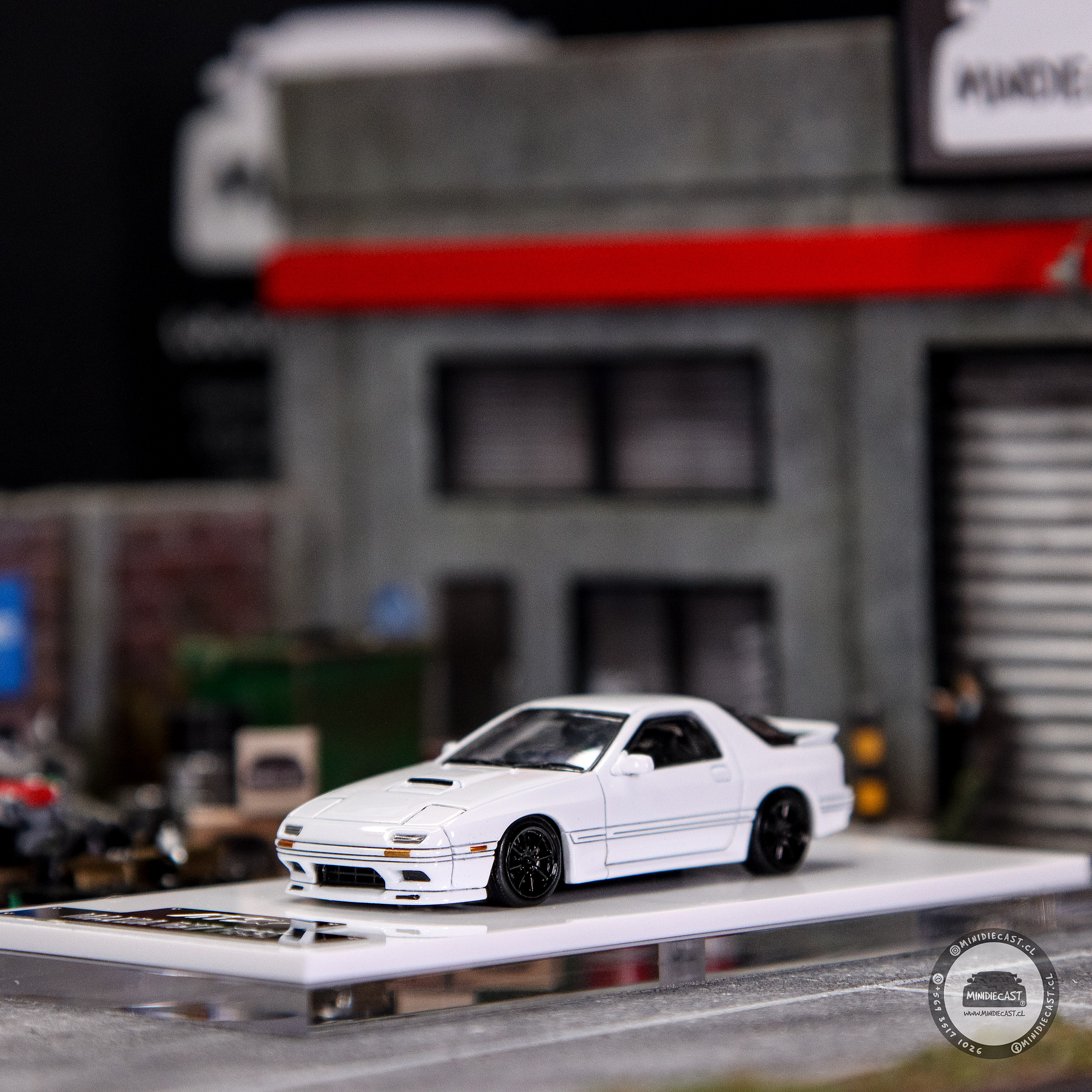 ATS 1:64 Mazda RX-7 FC3S- White.