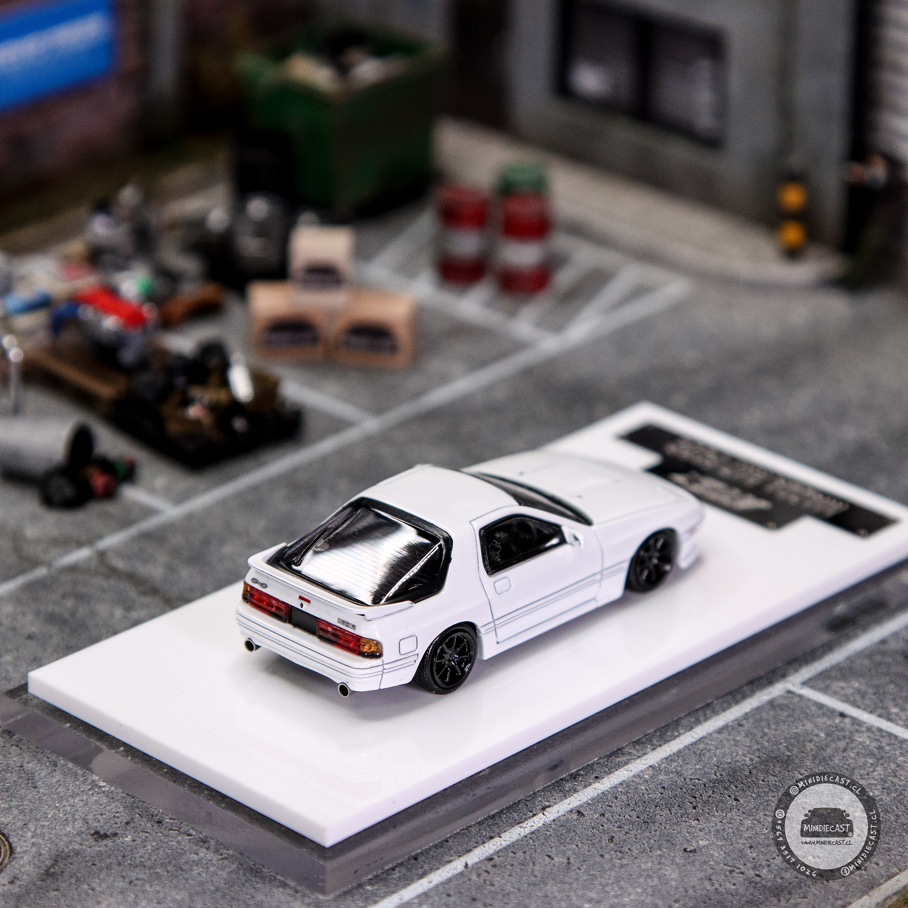 ATS 1:64 Mazda RX-7 FC3S- White.