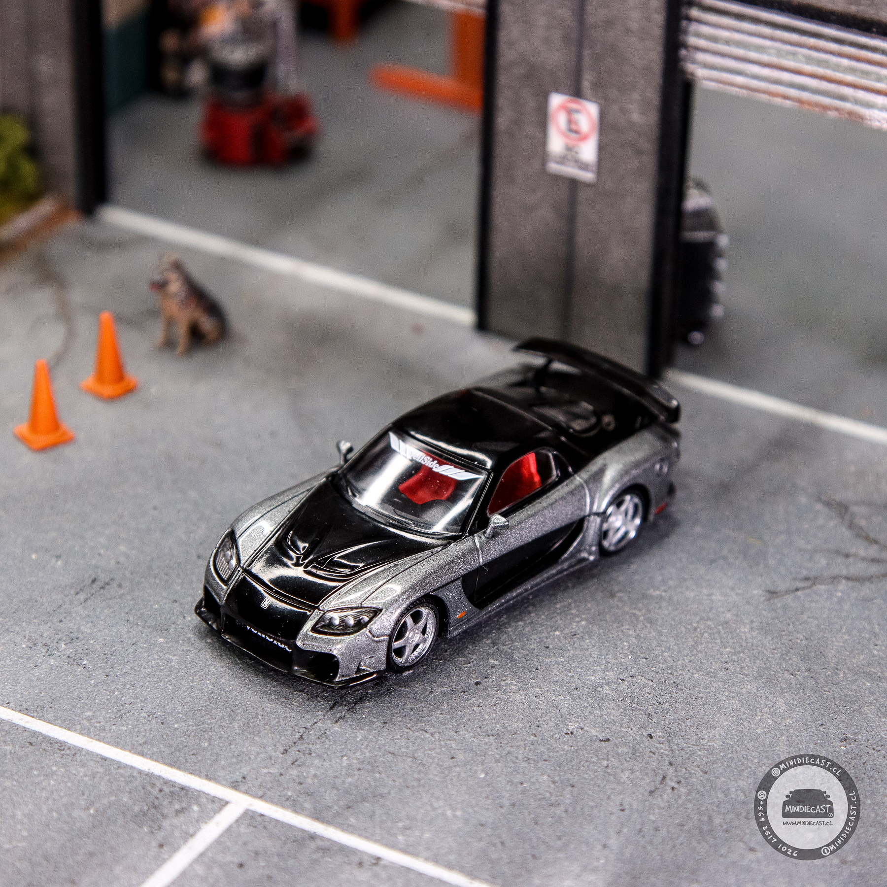 Mini GT 1:64 Mazda RX-7 VeilSide – Fortune Grey.