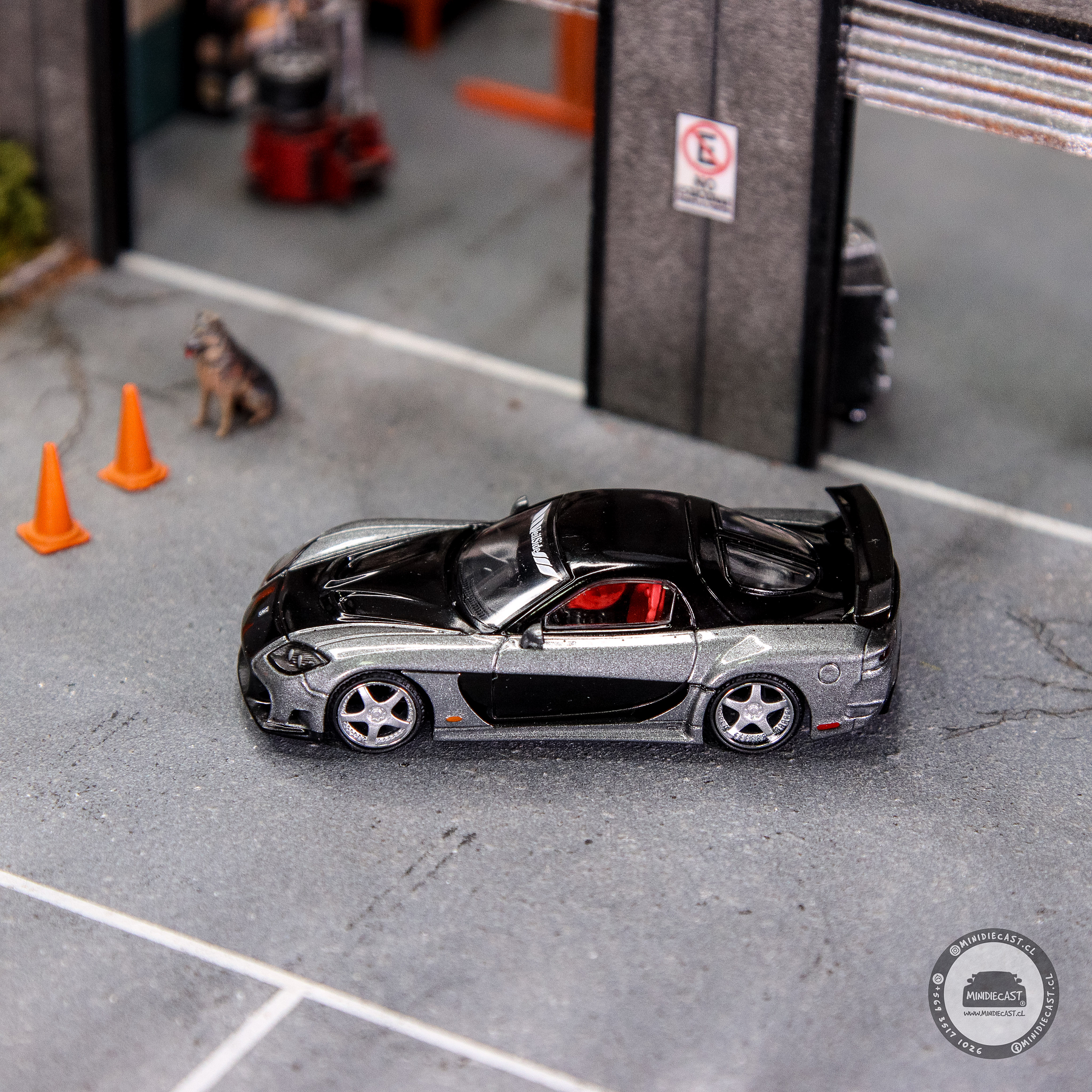 Mini GT 1:64 Mazda RX-7 VeilSide – Fortune Grey.