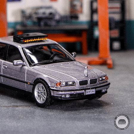 Mini GT 1:64 BMW 750IL James Bond 007 Tomorrow Never Dies – English Packaging – Limited Edition.
