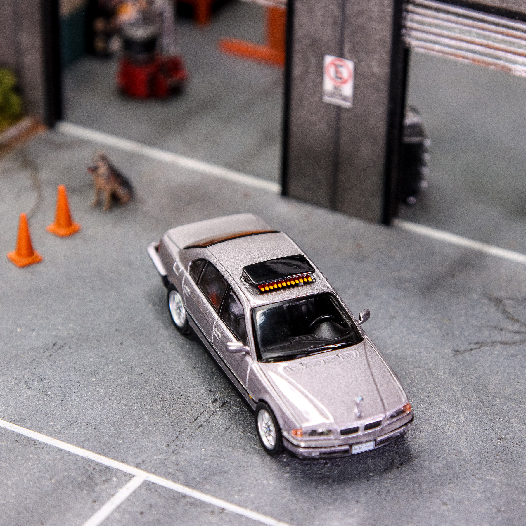 Mini GT 1:64 BMW 750IL James Bond 007 Tomorrow Never Dies – English Packaging – Limited Edition.