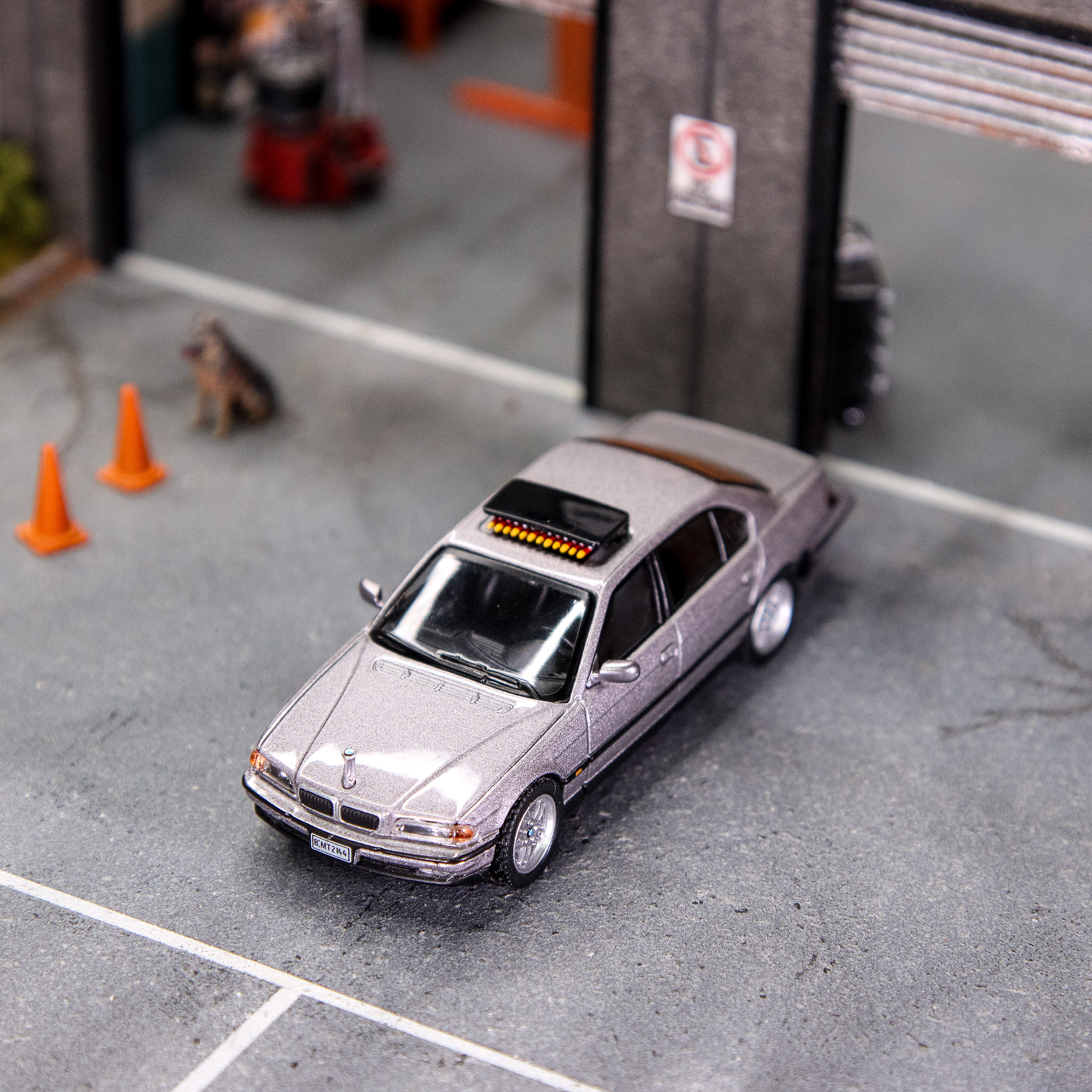 Mini GT 1:64 BMW 750IL James Bond 007 Tomorrow Never Dies – English Packaging – Limited Edition.