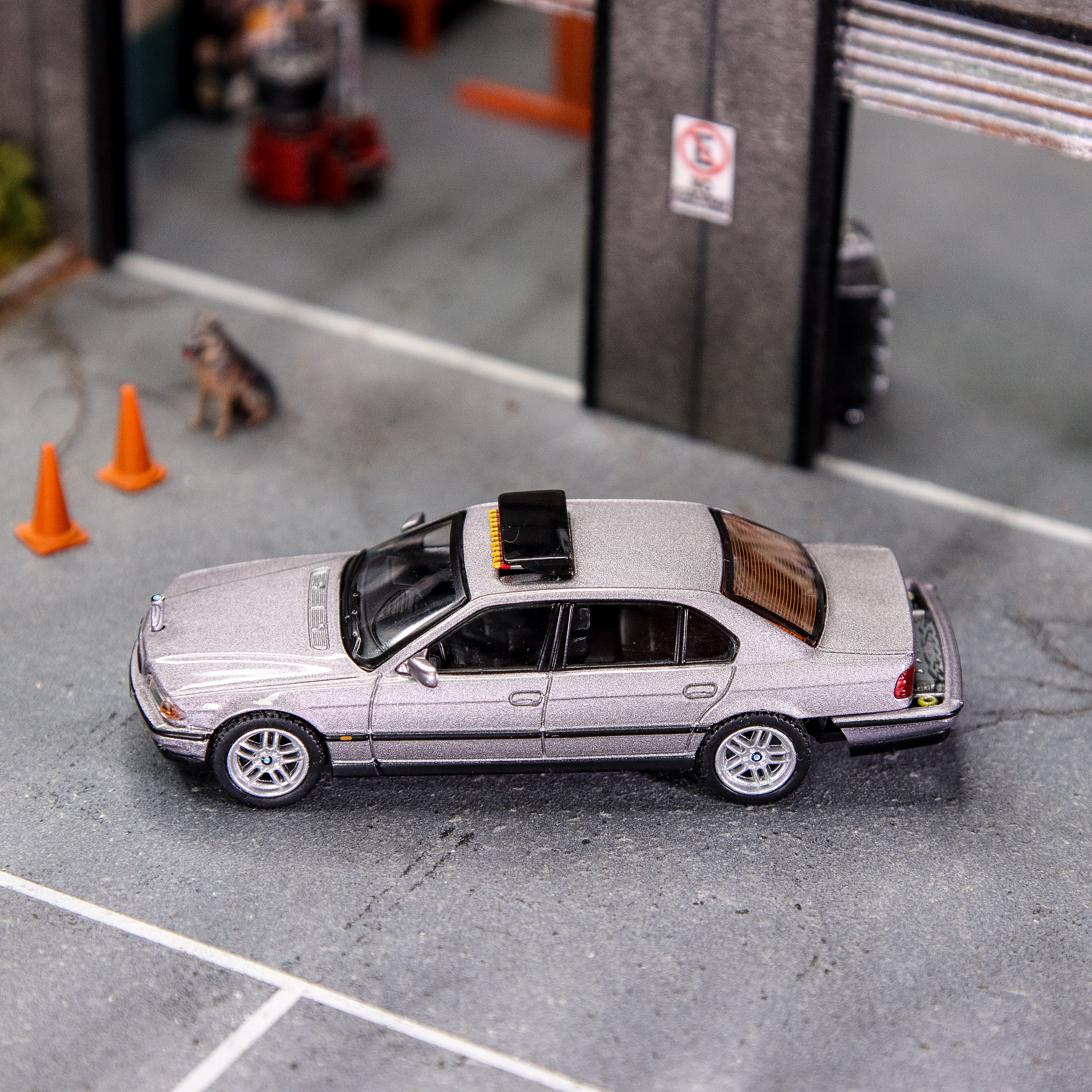 Mini GT 1:64 BMW 750IL James Bond 007 Tomorrow Never Dies – English Packaging – Limited Edition.