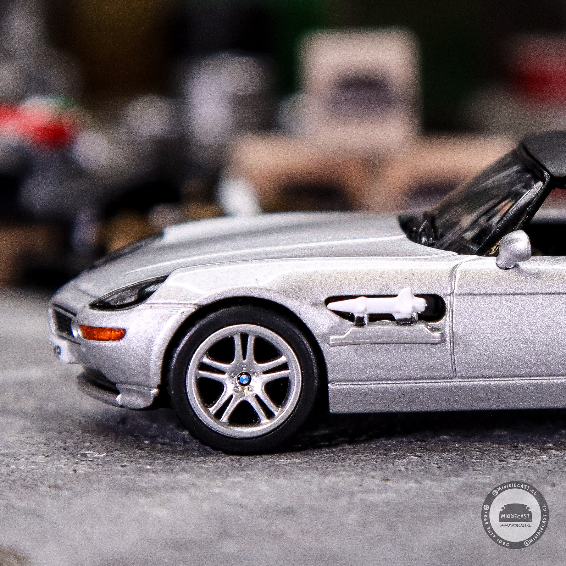 Mini GT 1:64 BMW Z8 “The World Is Not Enough” – English Version Packaging – Limited Edition.