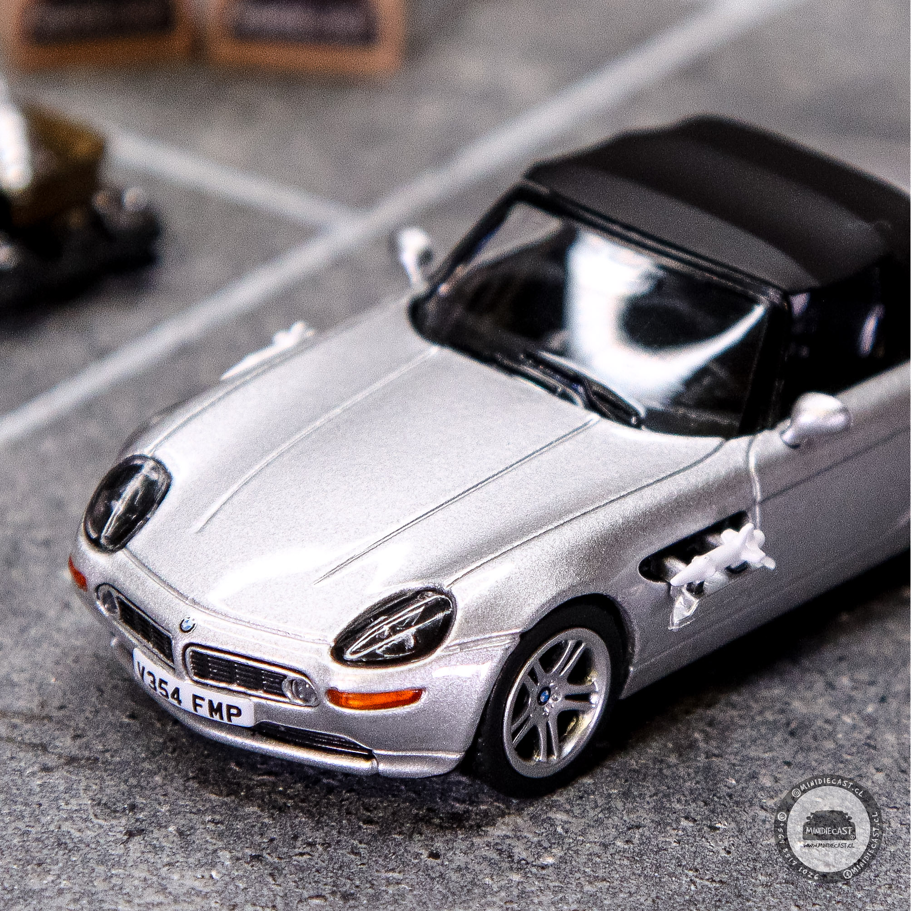 Mini GT 1:64 BMW Z8 “The World Is Not Enough” – English Version Packaging – Limited Edition.