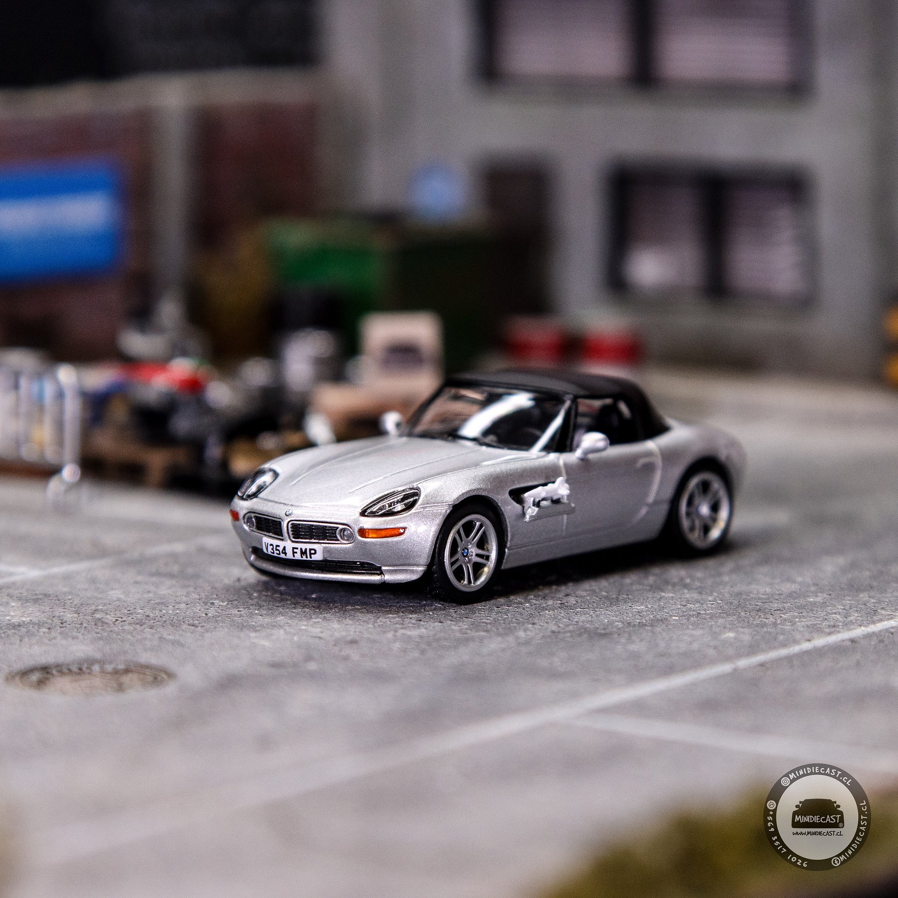 Mini GT 1:64 BMW Z8 “The World Is Not Enough” – English Version Packaging – Limited Edition.