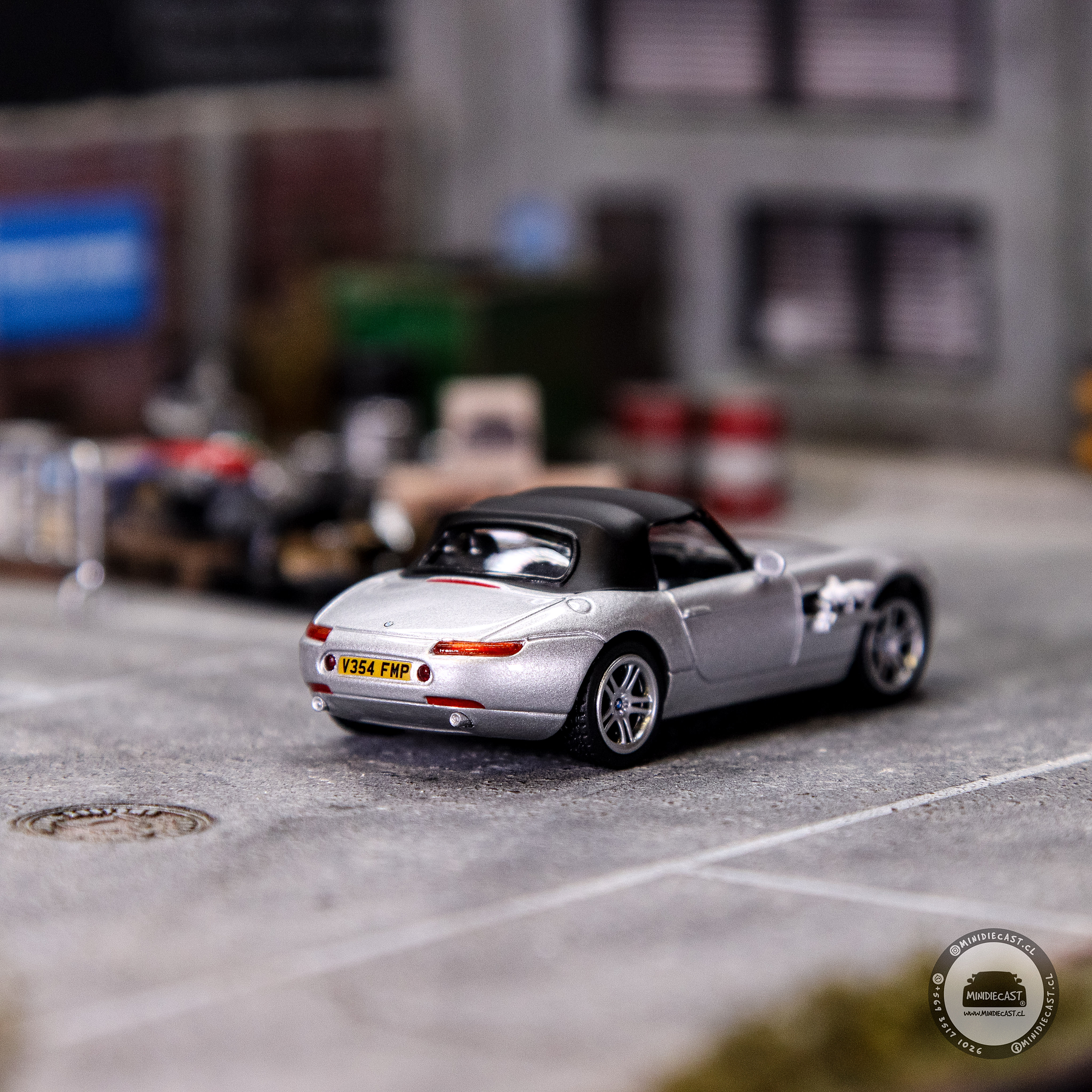 Mini GT 1:64 BMW Z8 “The World Is Not Enough” – English Version Packaging – Limited Edition.