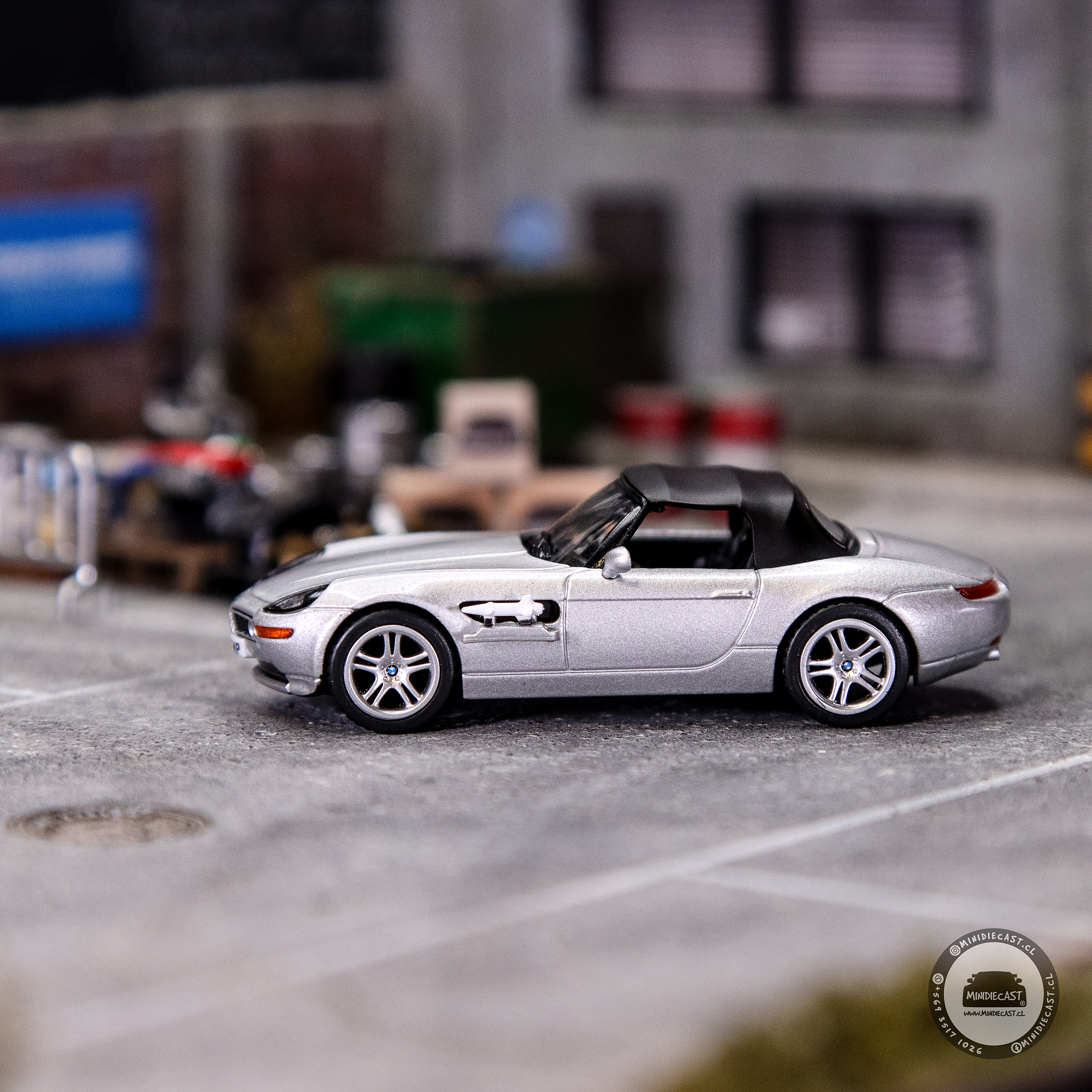 Mini GT 1:64 BMW Z8 “The World Is Not Enough” – English Version Packaging – Limited Edition.