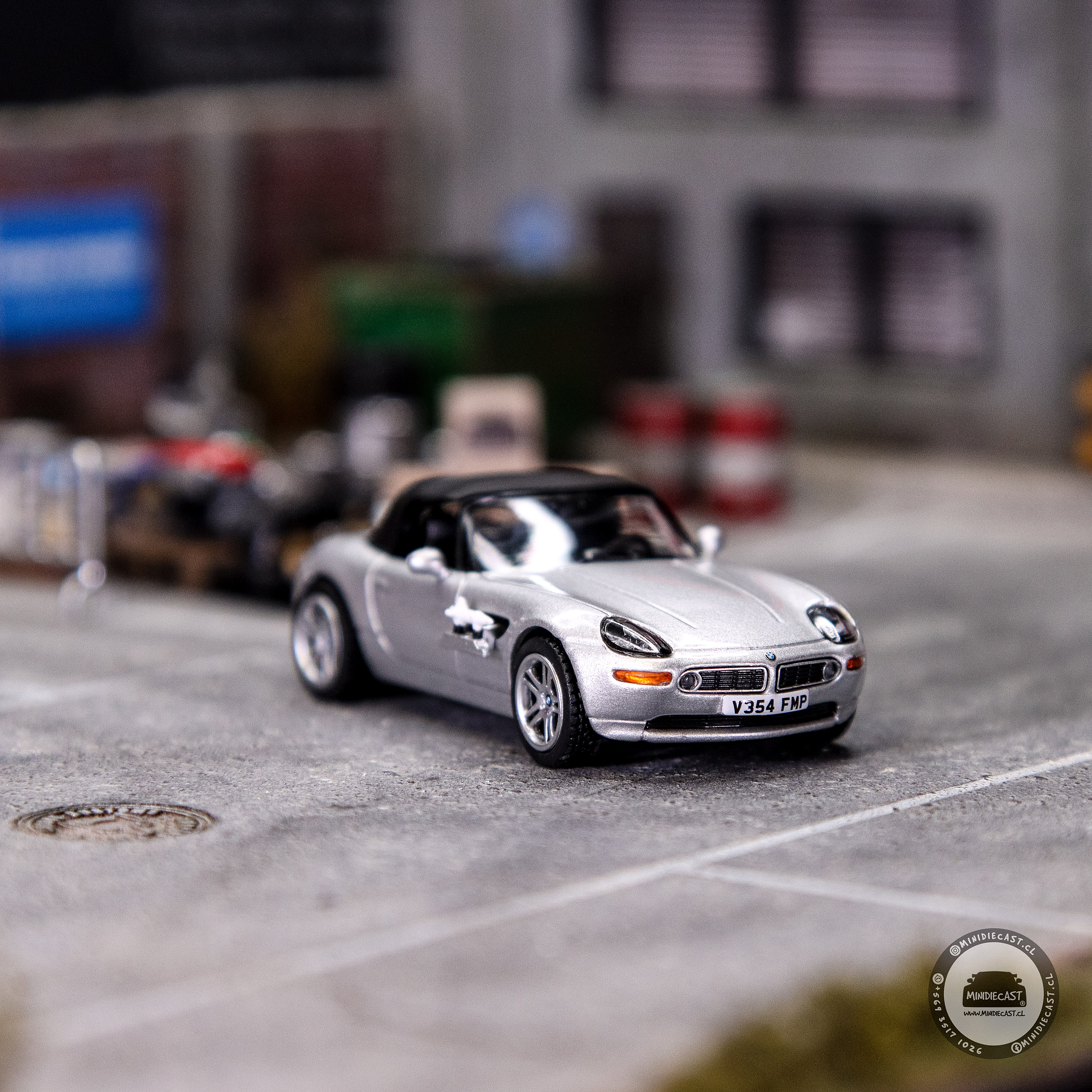 Mini GT 1:64 BMW Z8 “The World Is Not Enough” – English Version Packaging – Limited Edition.