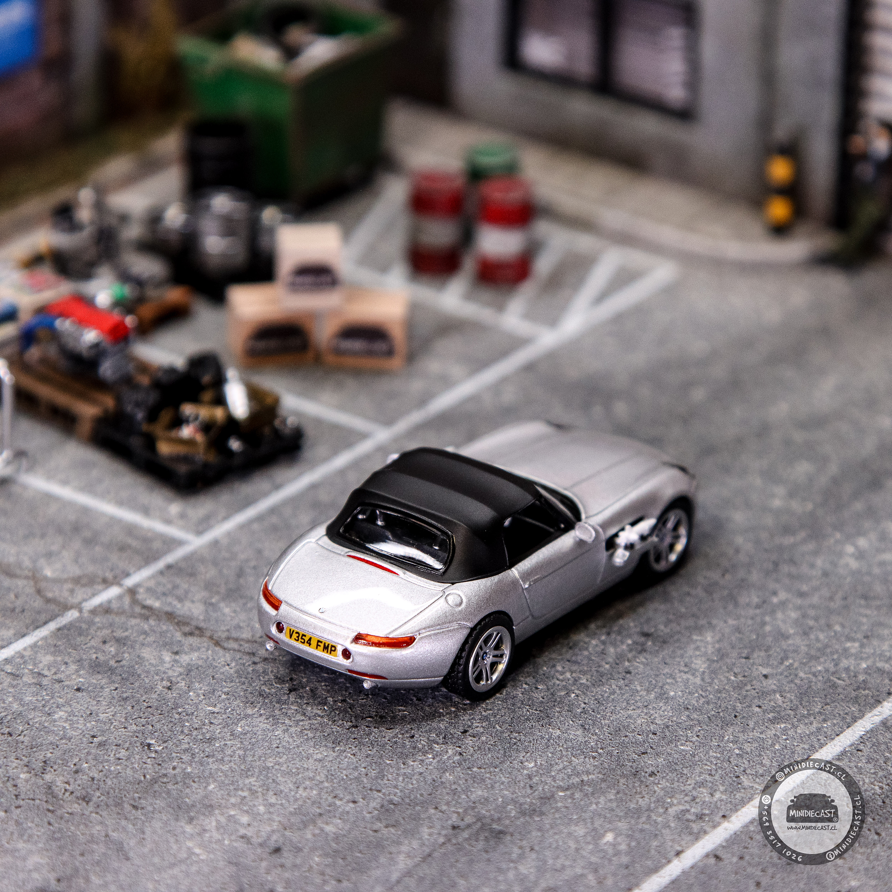 Mini GT 1:64 BMW Z8 “The World Is Not Enough” – English Version Packaging – Limited Edition.