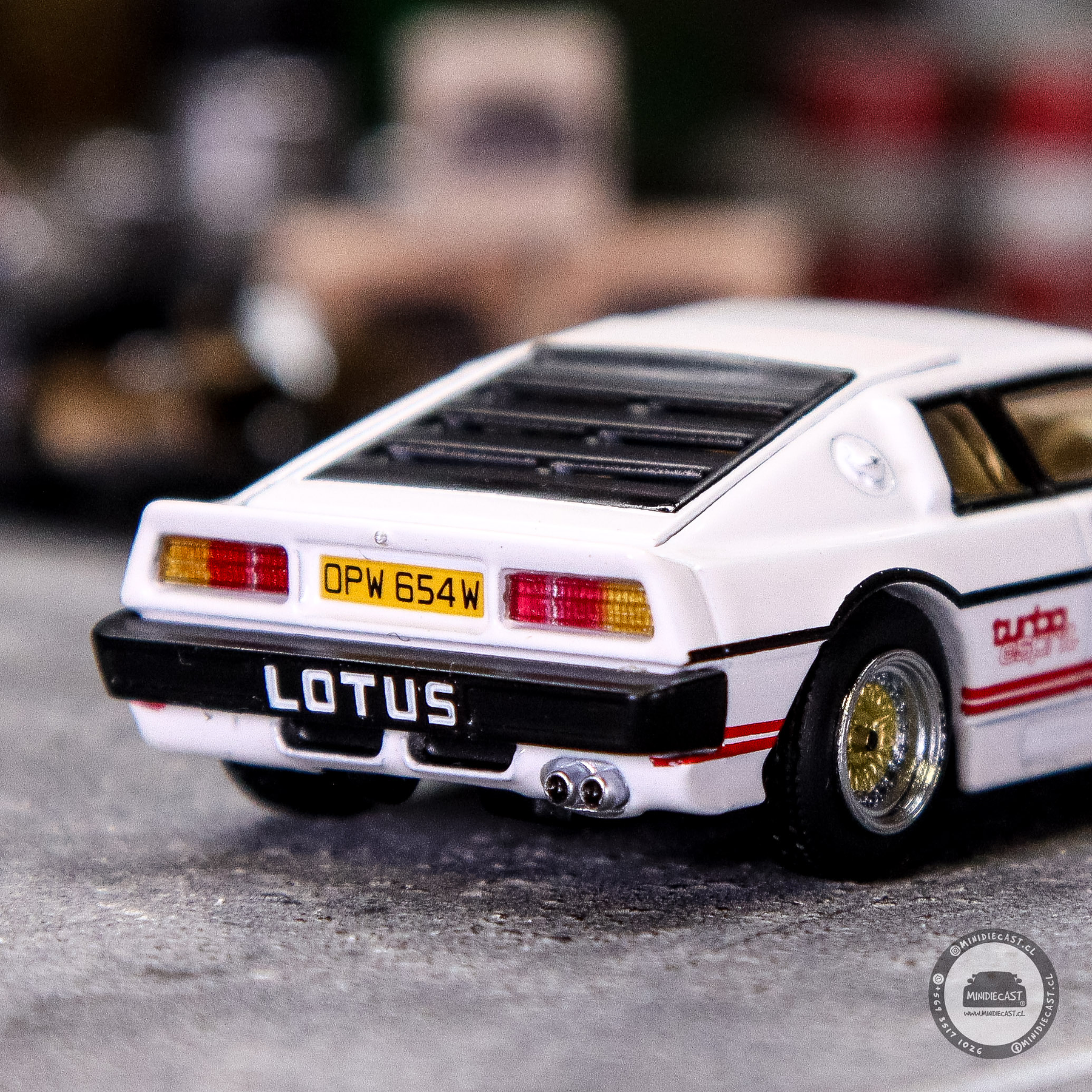 Mini GT 1:64 Lotus Esprit Turbo White “For Your Eyes Only” – English Version Packaging – Limited Edition.
