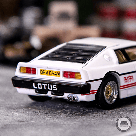 Mini GT 1:64 Lotus Esprit Turbo White “For Your Eyes Only” – English Version Packaging – Limited Edition.