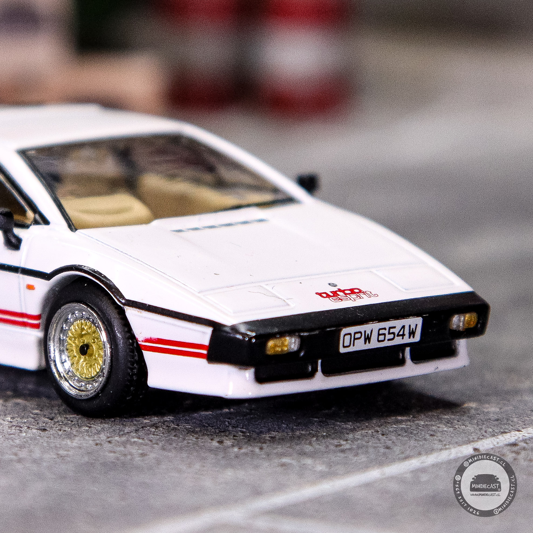 Mini GT 1:64 Lotus Esprit Turbo White “For Your Eyes Only” – English Version Packaging – Limited Edition.