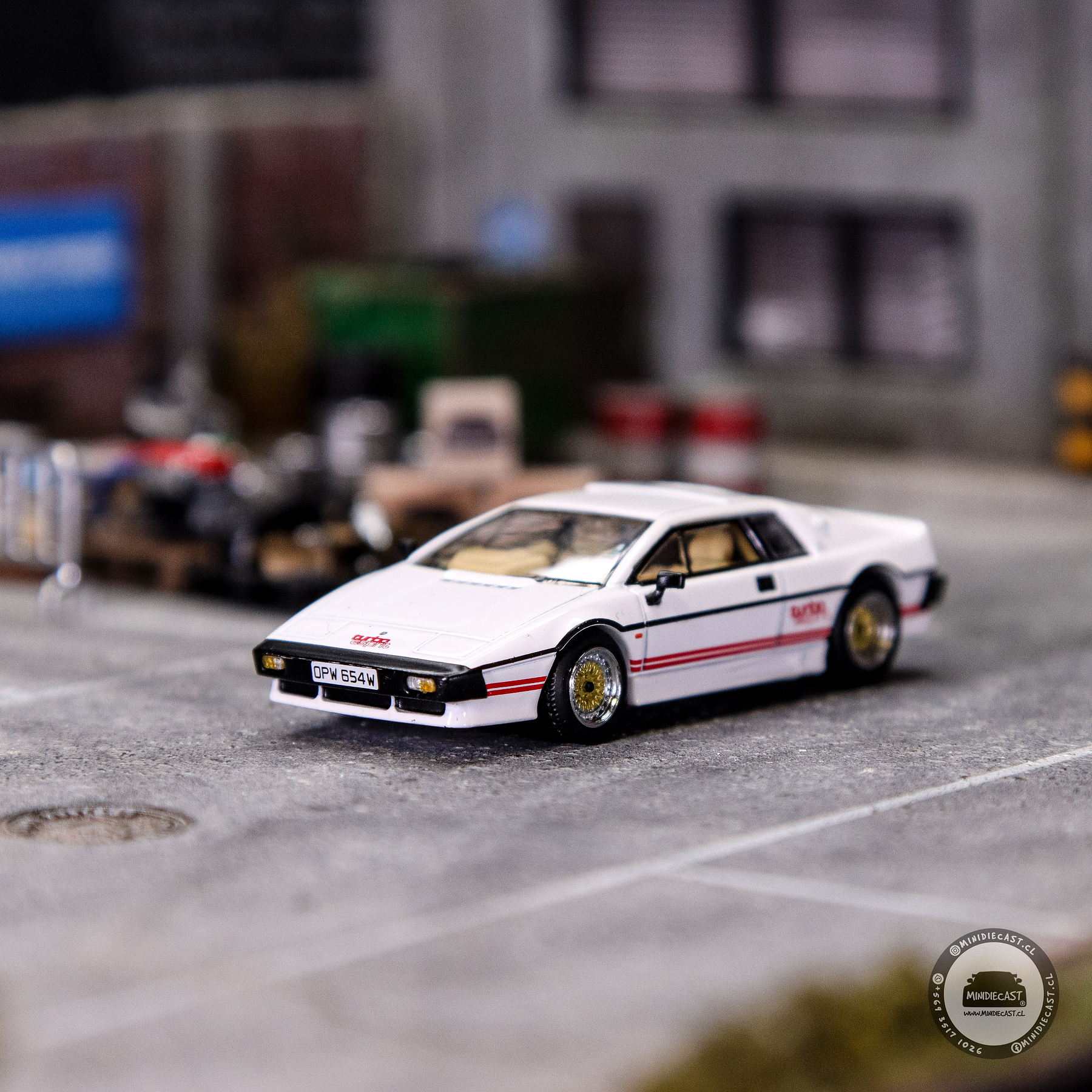 Mini GT 1:64 Lotus Esprit Turbo White “For Your Eyes Only” – English Version Packaging – Limited Edition.